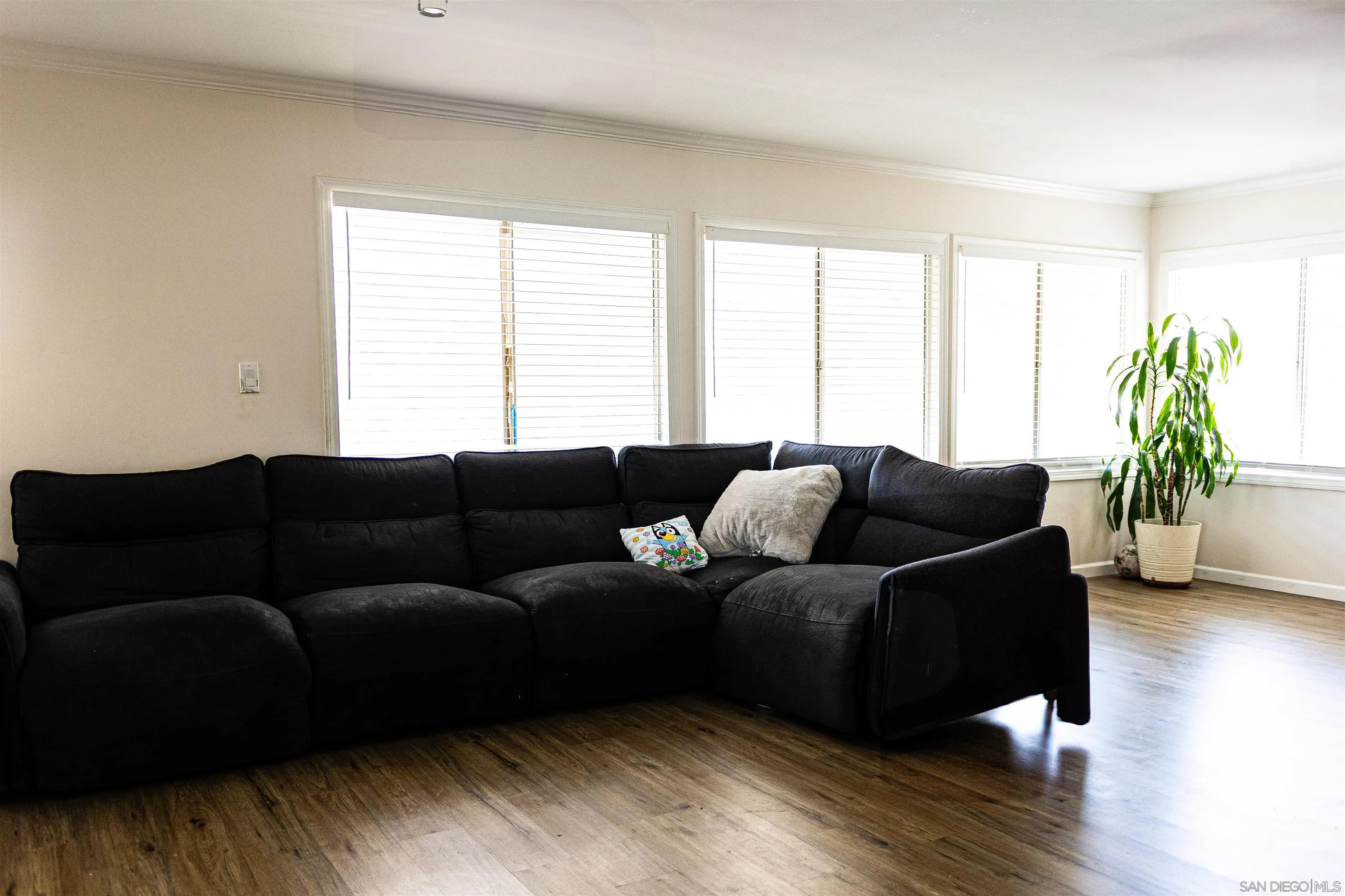 https://cdn.realtyfeed.com/cdn/127/250037939/83e1162ac7aede20436431117b705085.webp