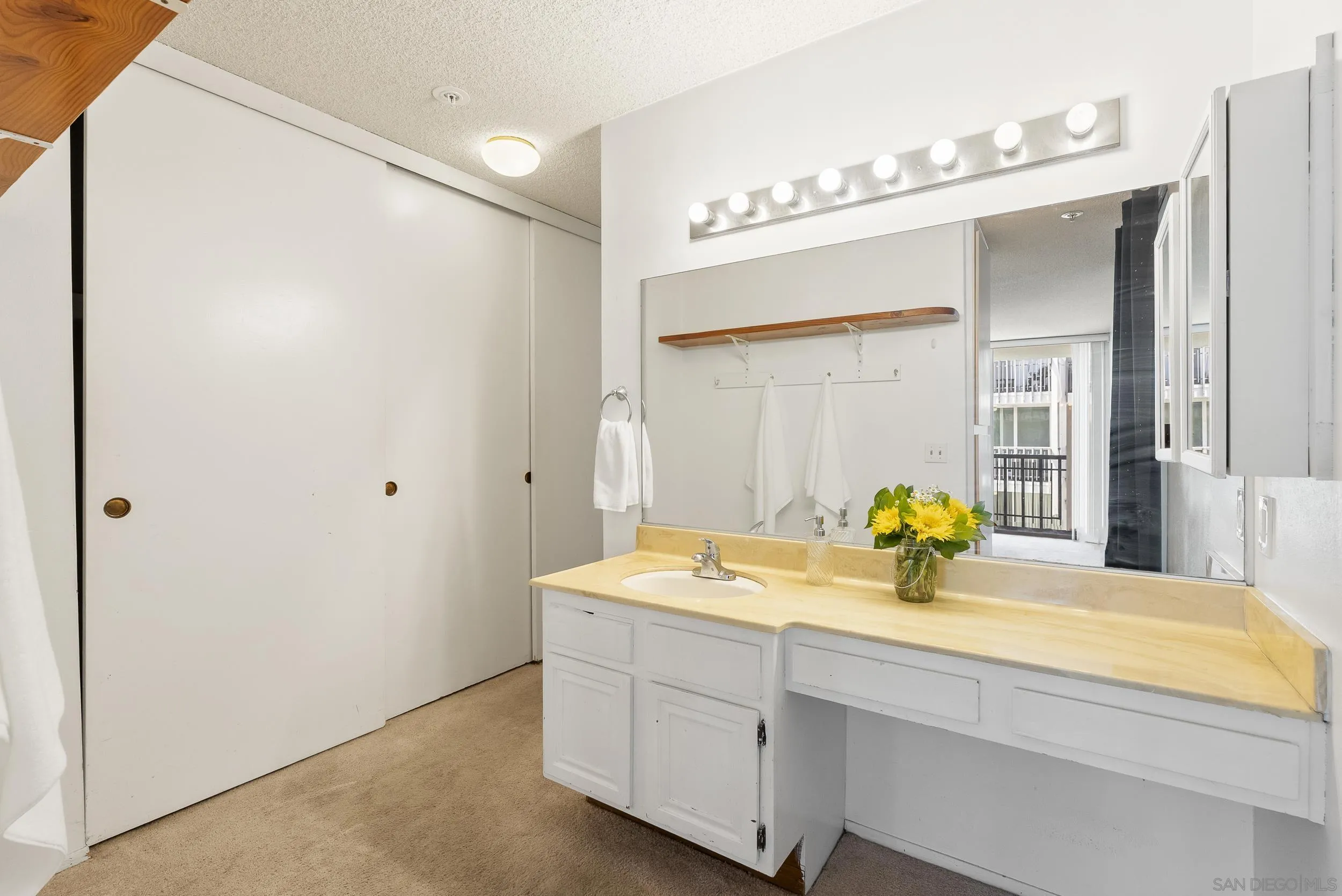 https://cdn.realtyfeed.com/cdn/127/250037942/5e8827ce368cdb898f0633856be6d1e5.webp