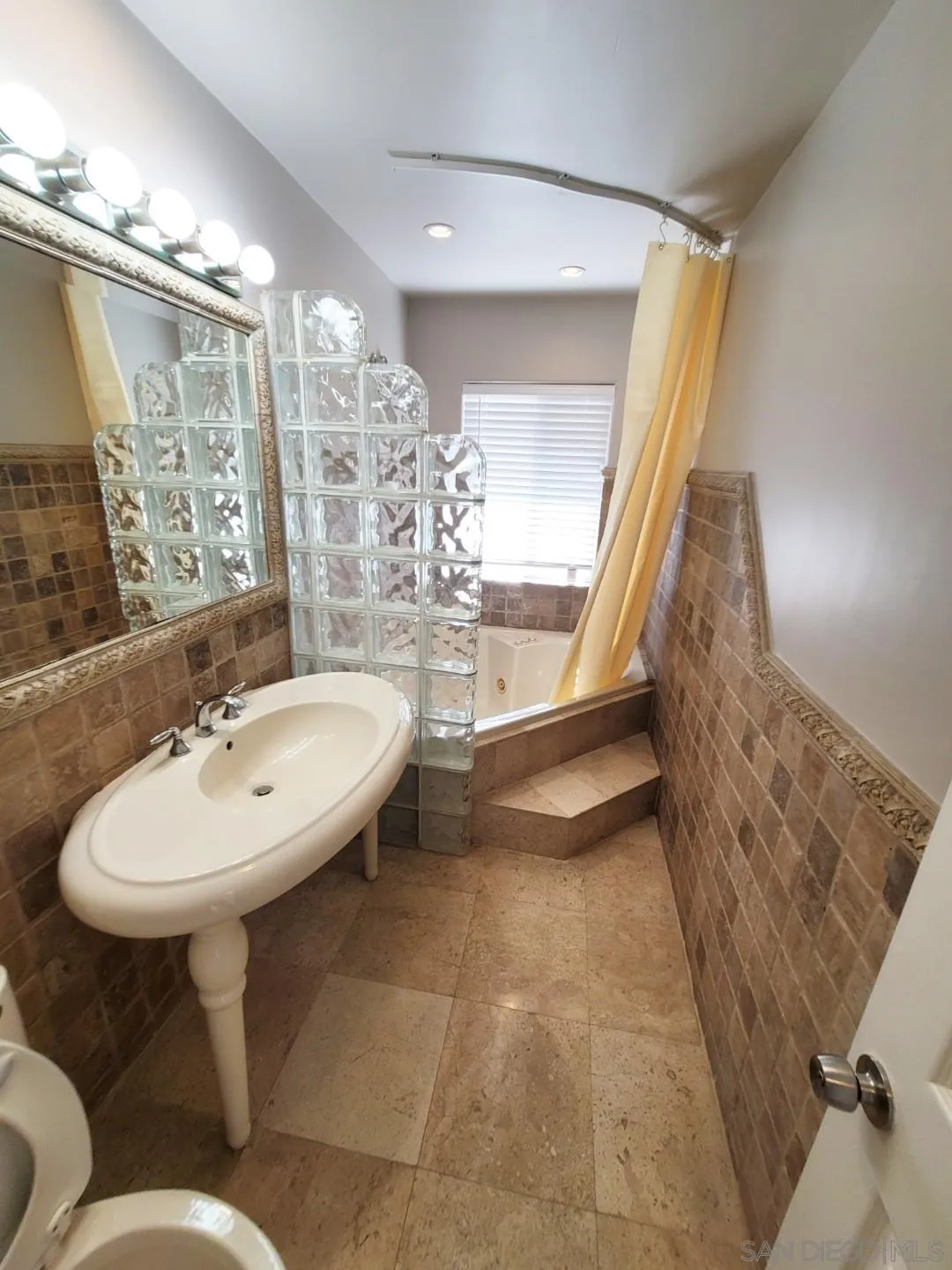 https://cdn.realtyfeed.com/cdn/127/250037952/01c47d1112c7c69efb4379c15def2013.webp