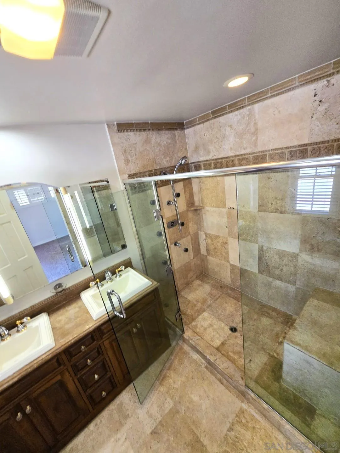 https://cdn.realtyfeed.com/cdn/127/250037952/76abdc895e115f43ba5658494a39de17.webp