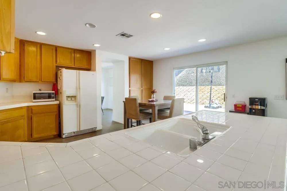 https://cdn.realtyfeed.com/cdn/127/250037957/38714ba0b60aed68efdbdb64c79333a4.webp