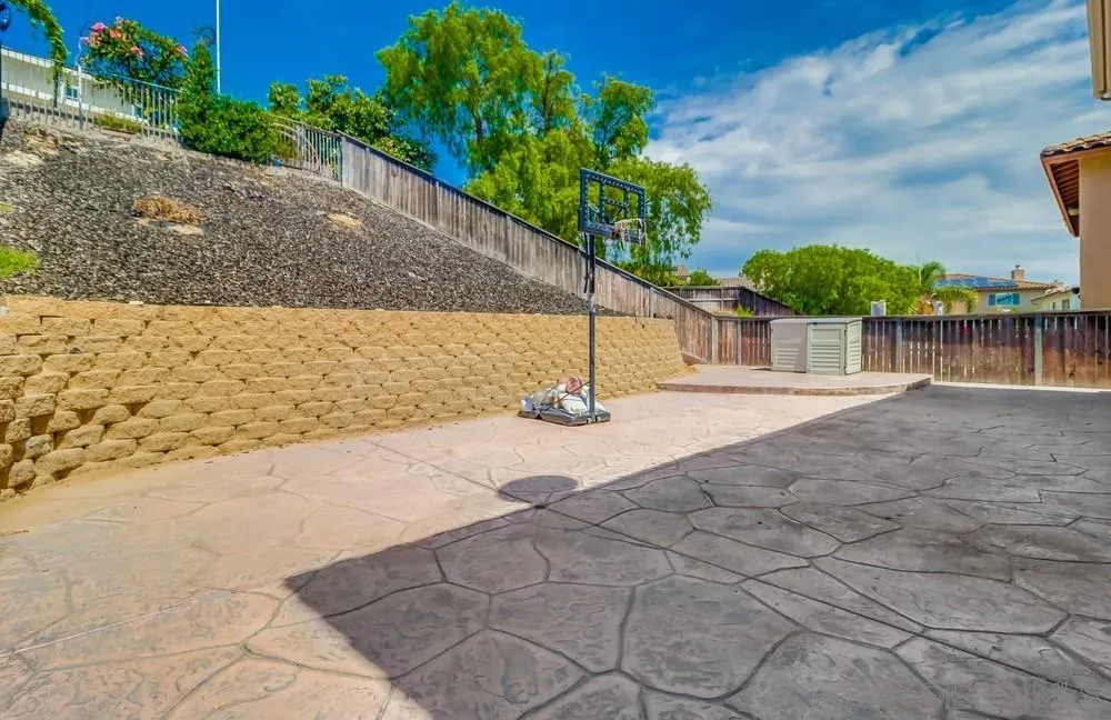https://cdn.realtyfeed.com/cdn/127/250037957/832bc0d2b87d904da2df1d8e4aba9c29.webp