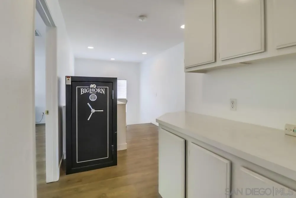 https://cdn.realtyfeed.com/cdn/127/250037957/feb66ba5aadbfbca09c1ddde2a3e44fc.webp