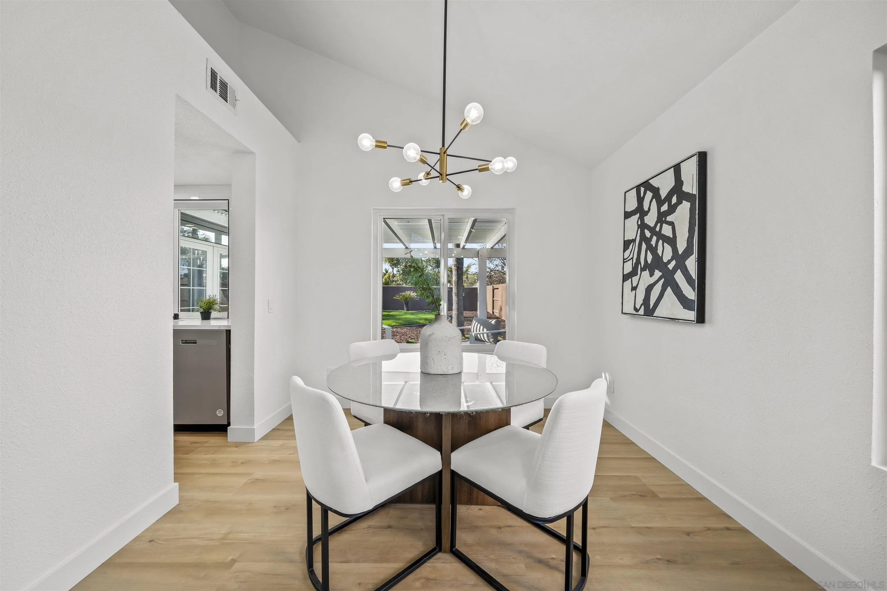 https://cdn.realtyfeed.com/cdn/127/250037959/1a88145d689690b260c188433948bc7b.webp