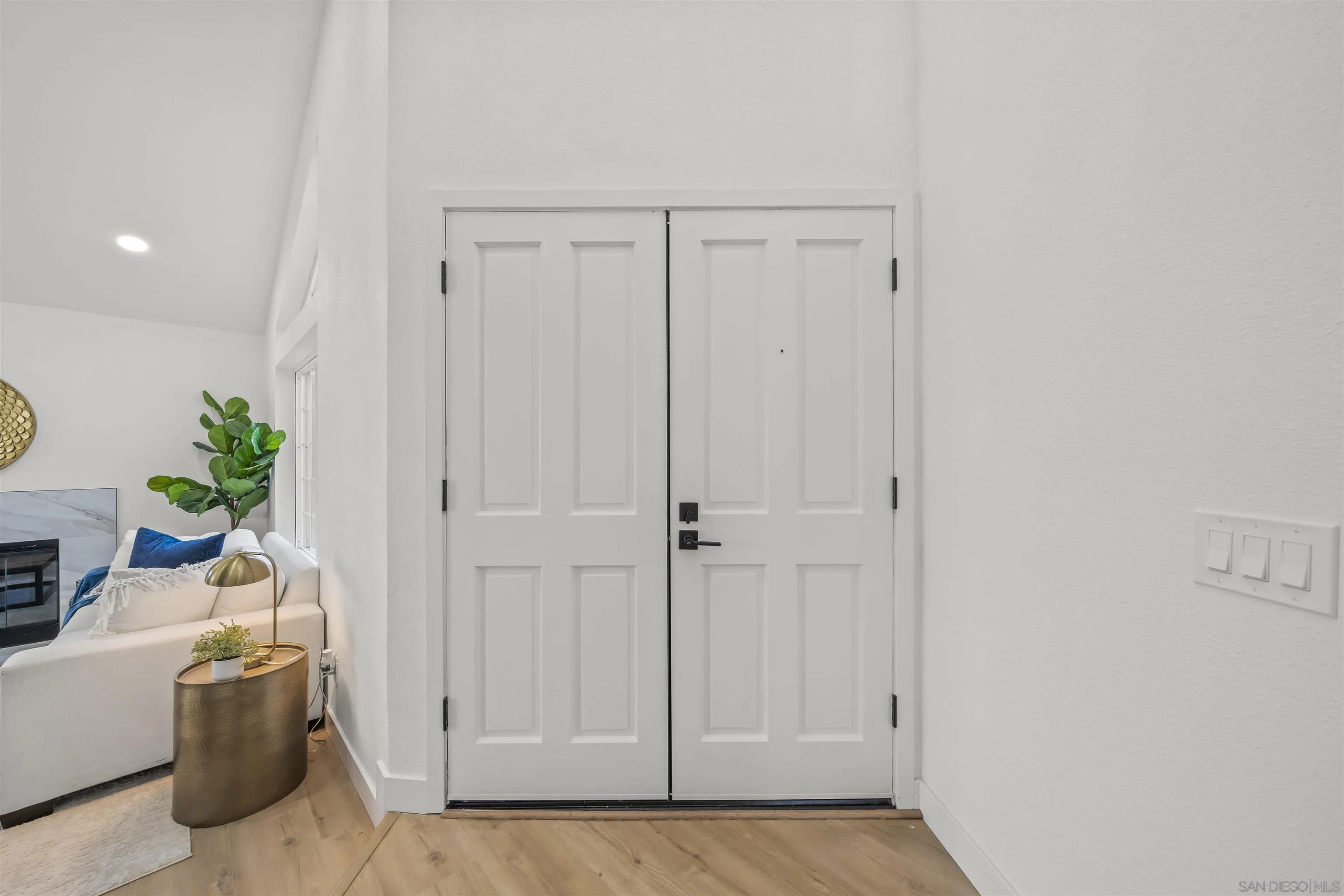 https://cdn.realtyfeed.com/cdn/127/250037959/34ecad099191e51730841c6f994feb22.webp