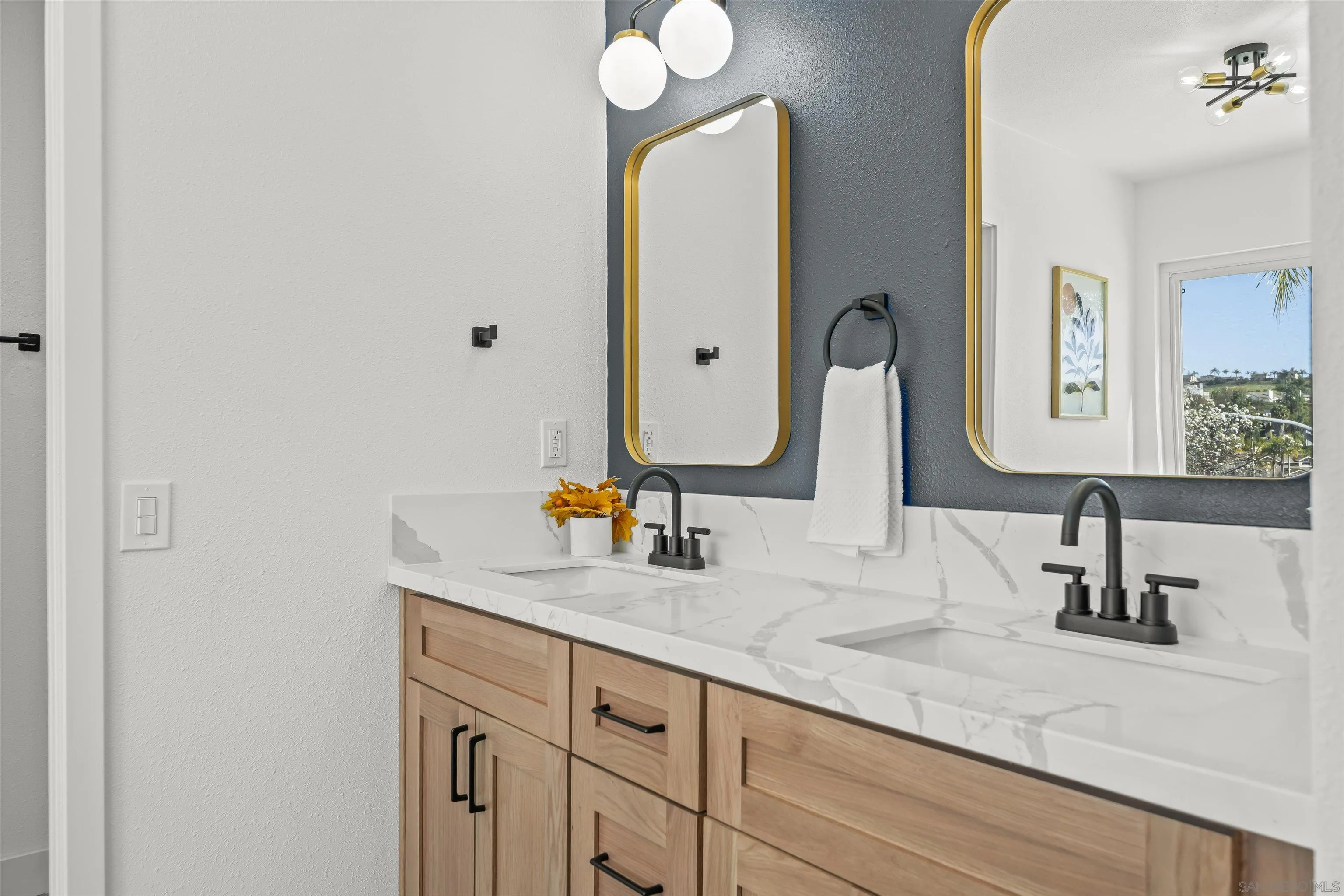 https://cdn.realtyfeed.com/cdn/127/250037959/a8cea559986423d7b317f0cf6a73e64a.webp