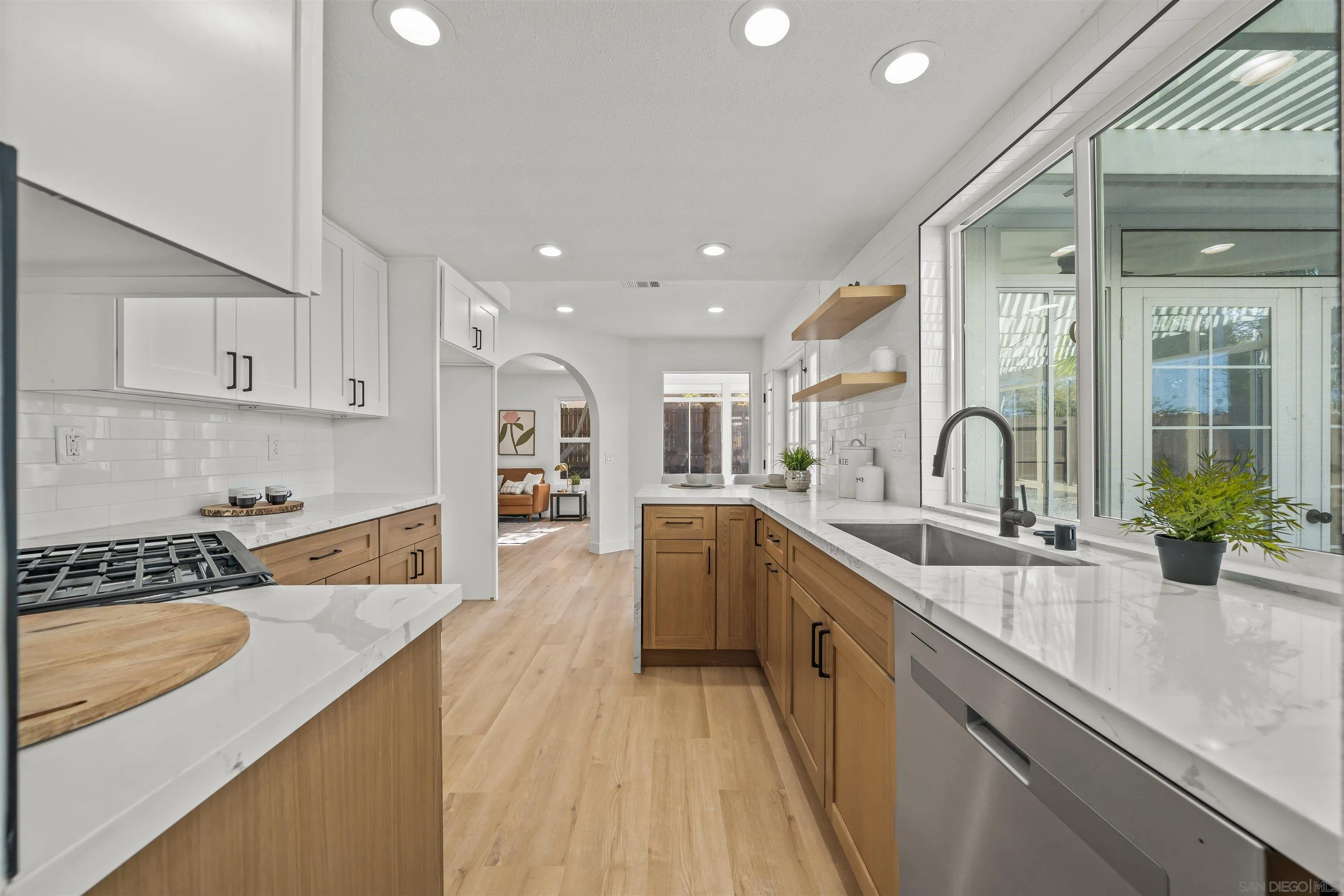 https://cdn.realtyfeed.com/cdn/127/250037959/cc1e7acb096786a14065462bf5b62750.webp