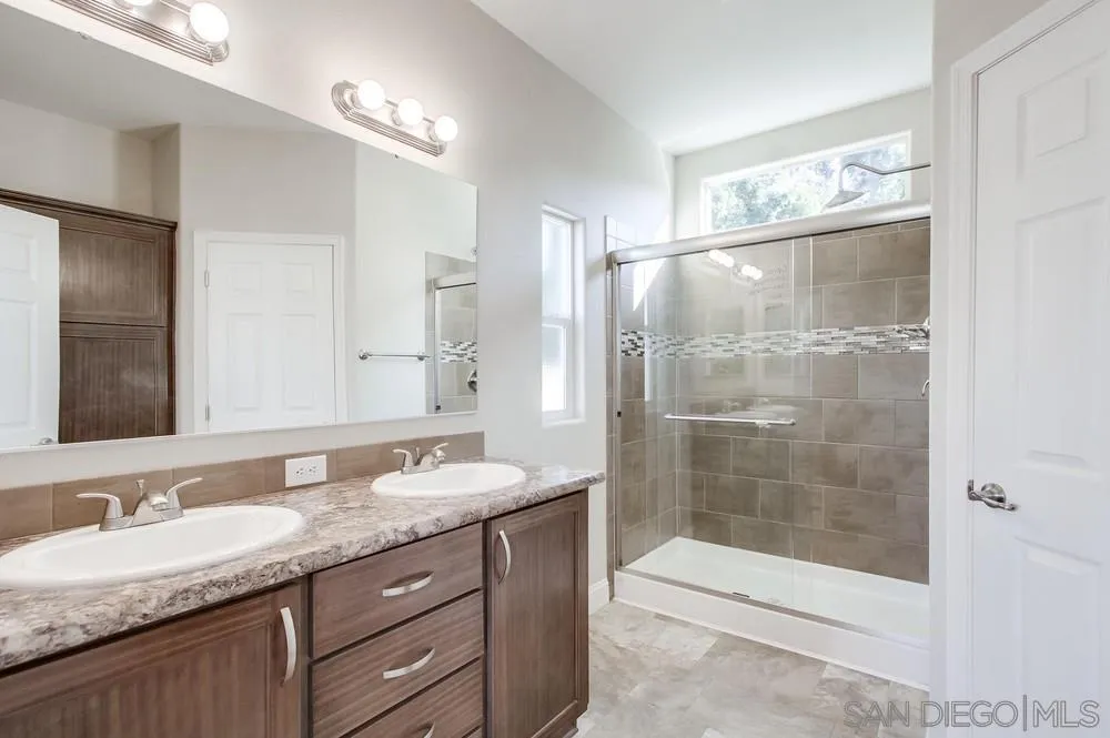 https://cdn.realtyfeed.com/cdn/127/250037960/a4712e8f0b277d4eaece0a4183bd799c.webp