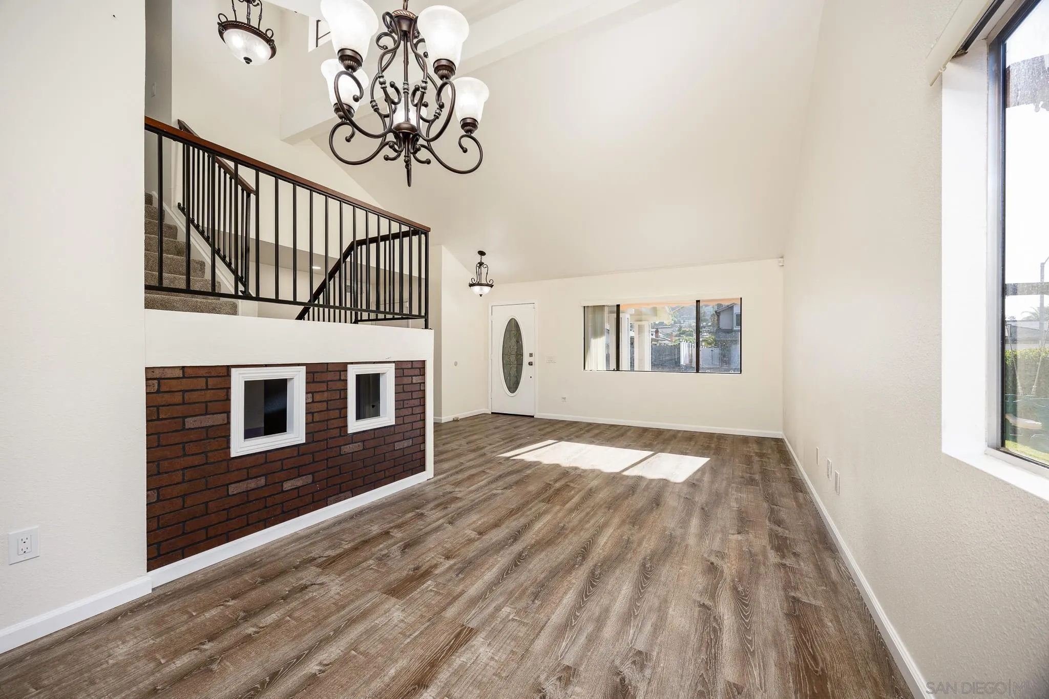 https://cdn.realtyfeed.com/cdn/127/250037962/229806567cfbd282a58fbdffaf6be427.webp