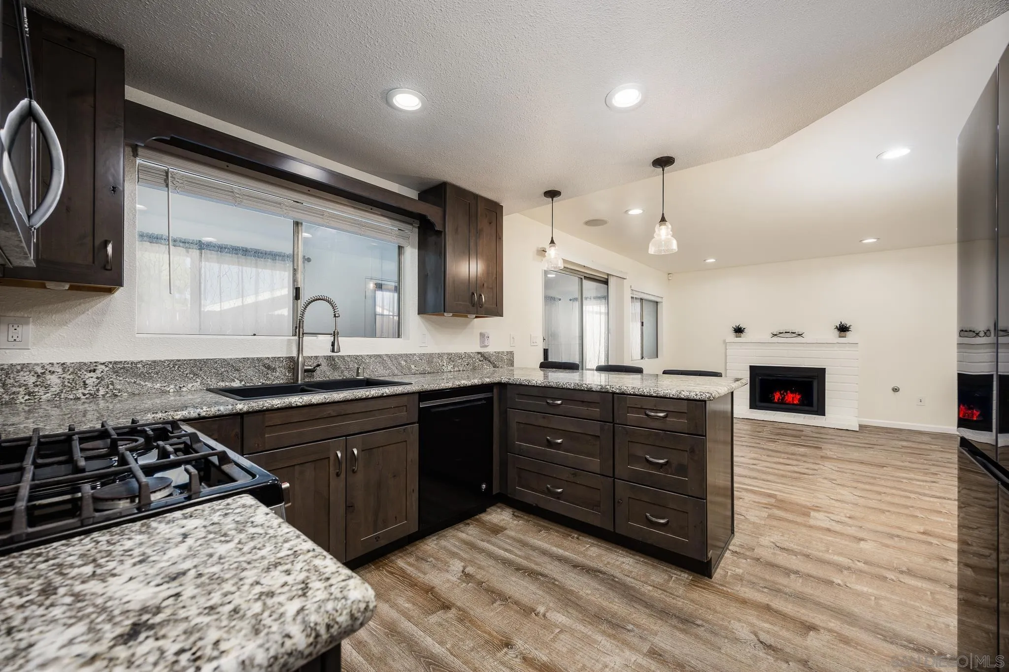 https://cdn.realtyfeed.com/cdn/127/250037962/2f5c796b85e1a31308379dbb74b3d4b2.webp