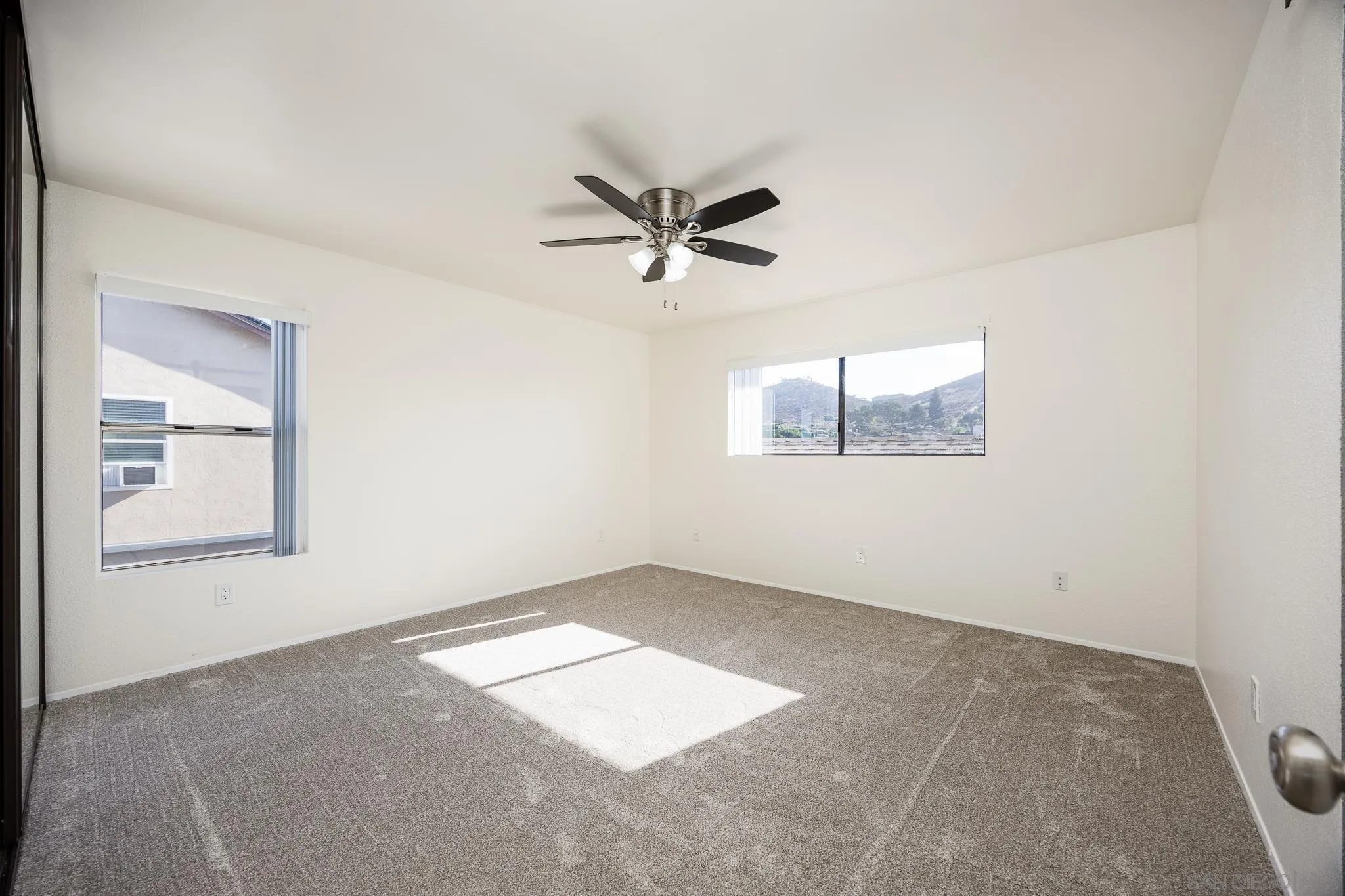 https://cdn.realtyfeed.com/cdn/127/250037962/6b7003933f7fd28caa5fa2c96c8574a5.webp