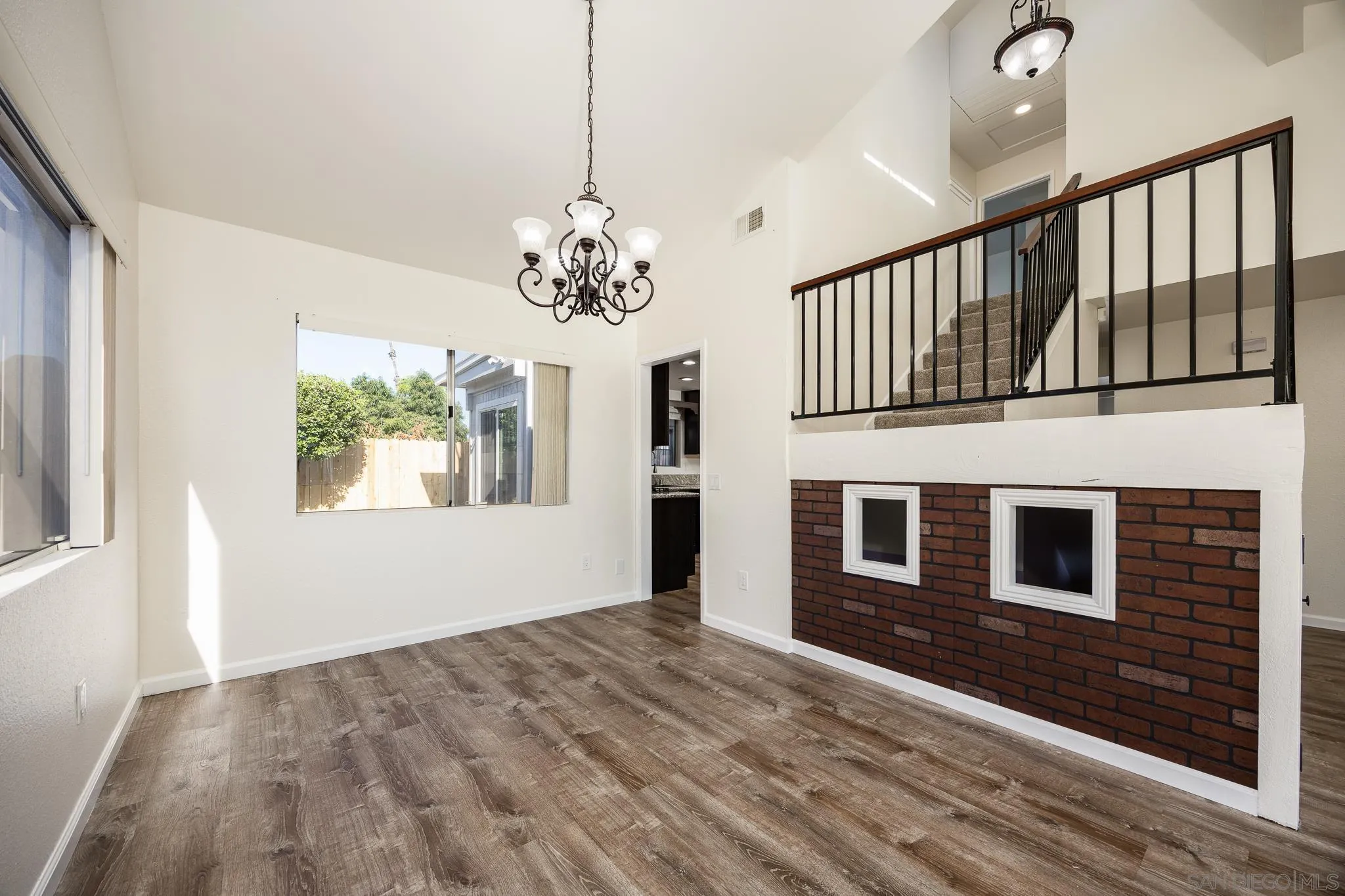 https://cdn.realtyfeed.com/cdn/127/250037962/b27f5007d7d5a81723441f4e5b53c16f.webp