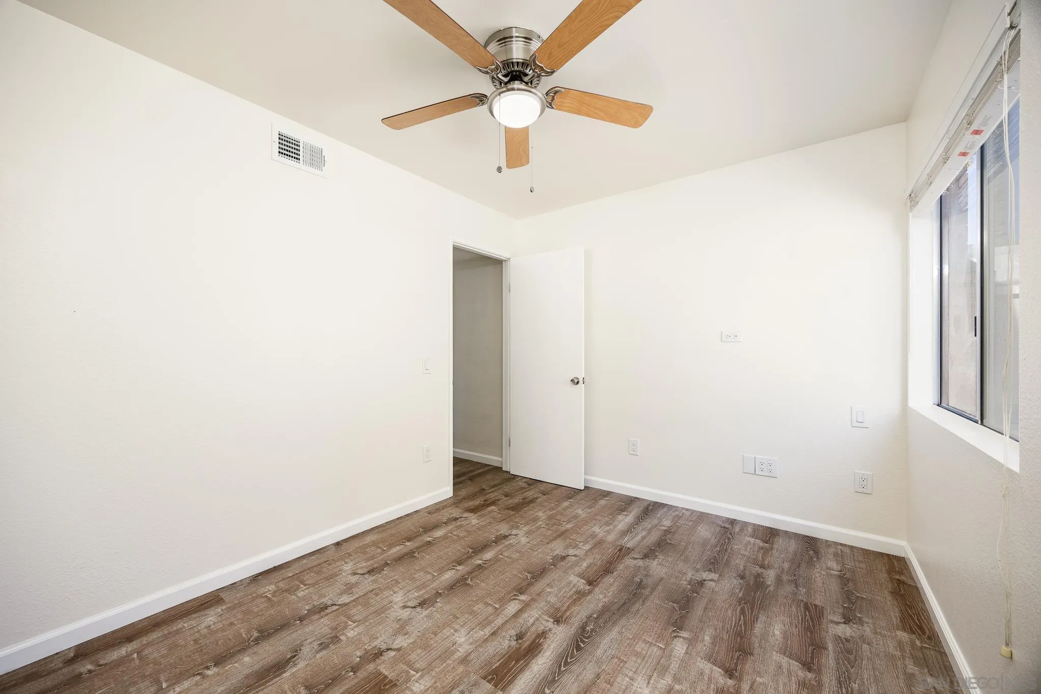 https://cdn.realtyfeed.com/cdn/127/250037962/e8f6a2aae8da8ee6a0d4314f9b4edd1c.webp