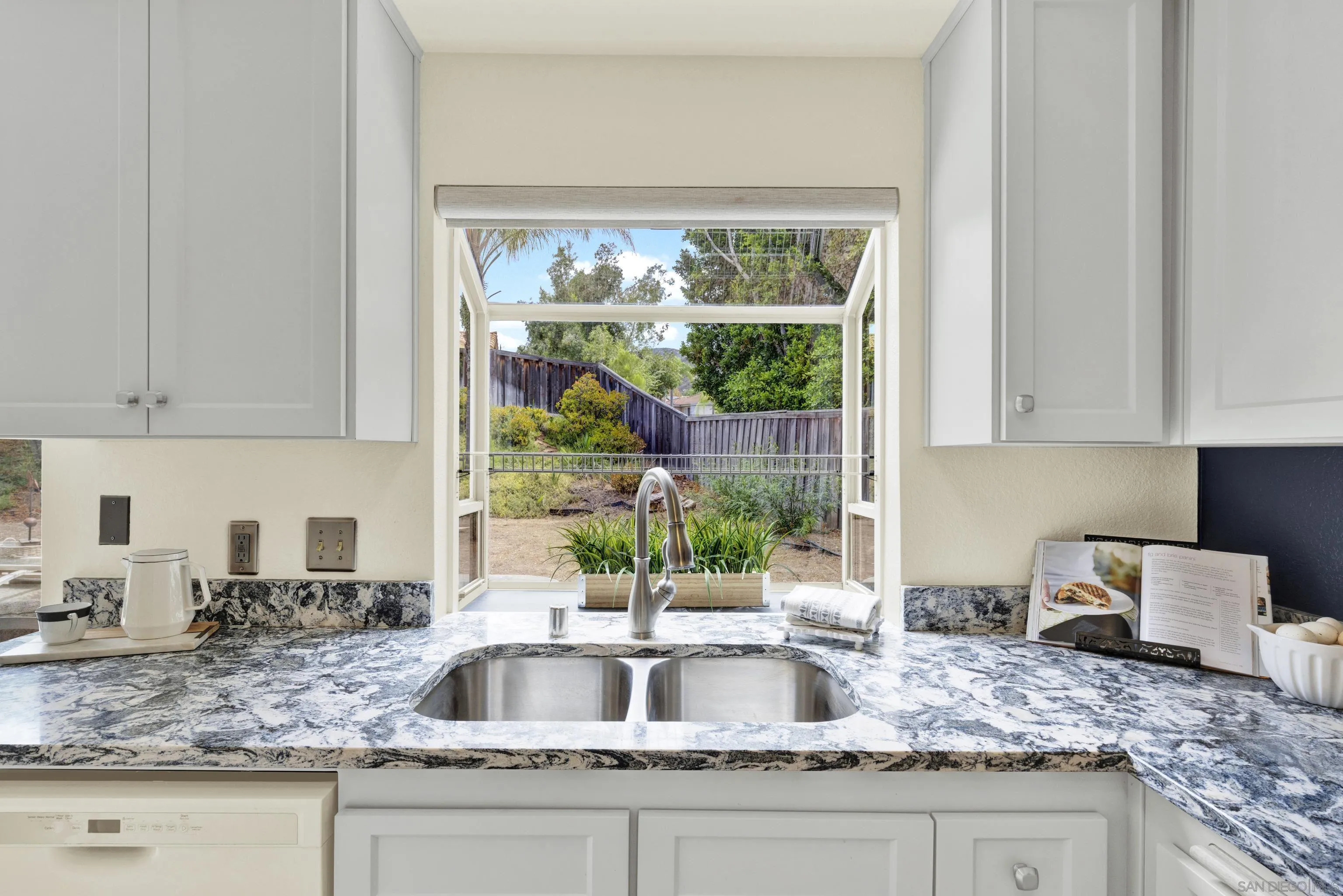 https://cdn.realtyfeed.com/cdn/127/250037970/7c679fc5c842b0eb435df2473f2dba26.webp