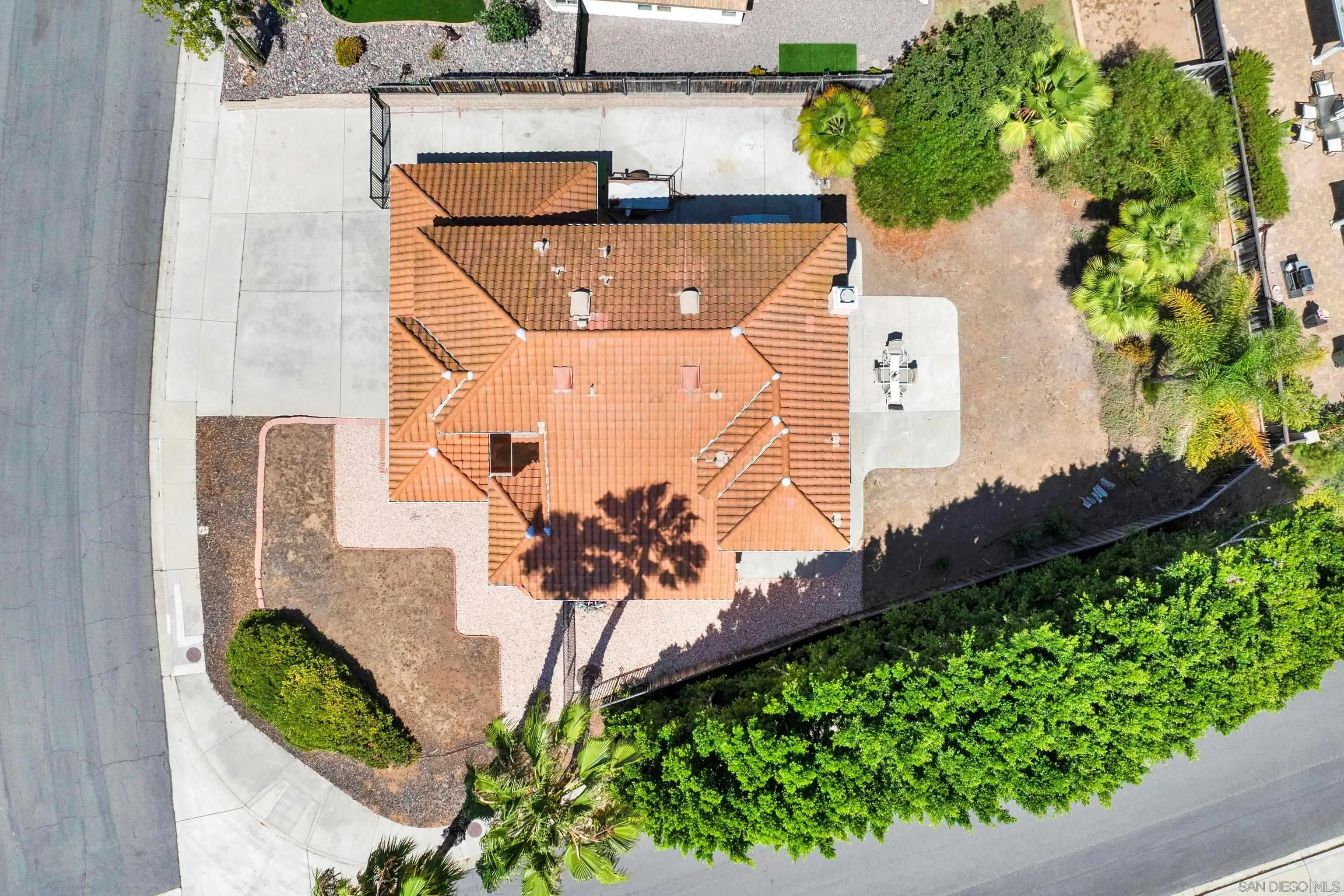 https://cdn.realtyfeed.com/cdn/127/250037970/e651f005a5ecd8dd2cfacad269fdff1b.webp