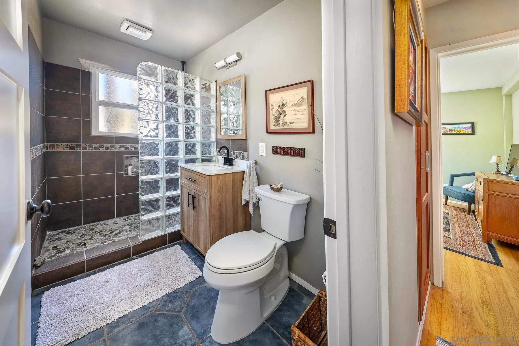 https://cdn.realtyfeed.com/cdn/127/250037975/55cc7b34608ef5144bef245bab2b6bbd.webp