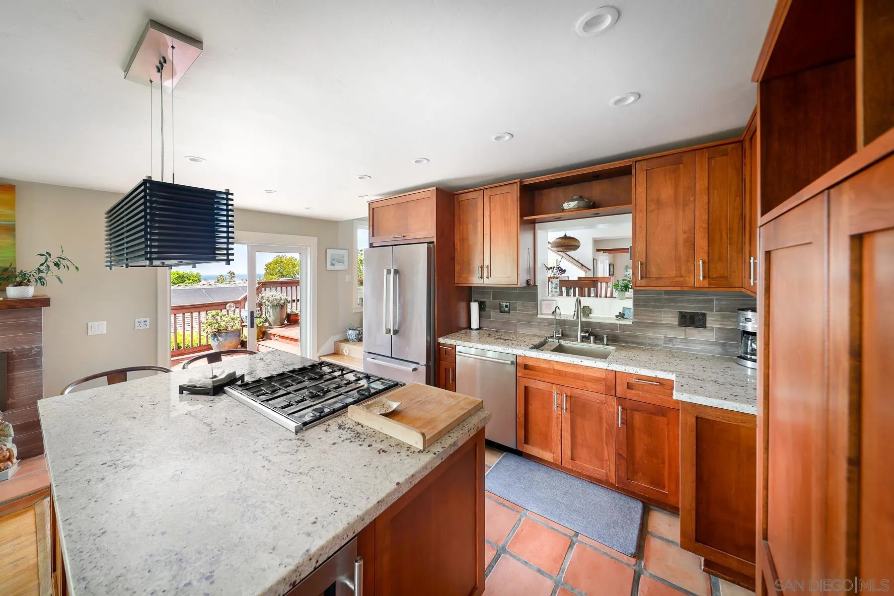 https://cdn.realtyfeed.com/cdn/127/250037975/a094f5201c0567659f4258782971f10d.webp
