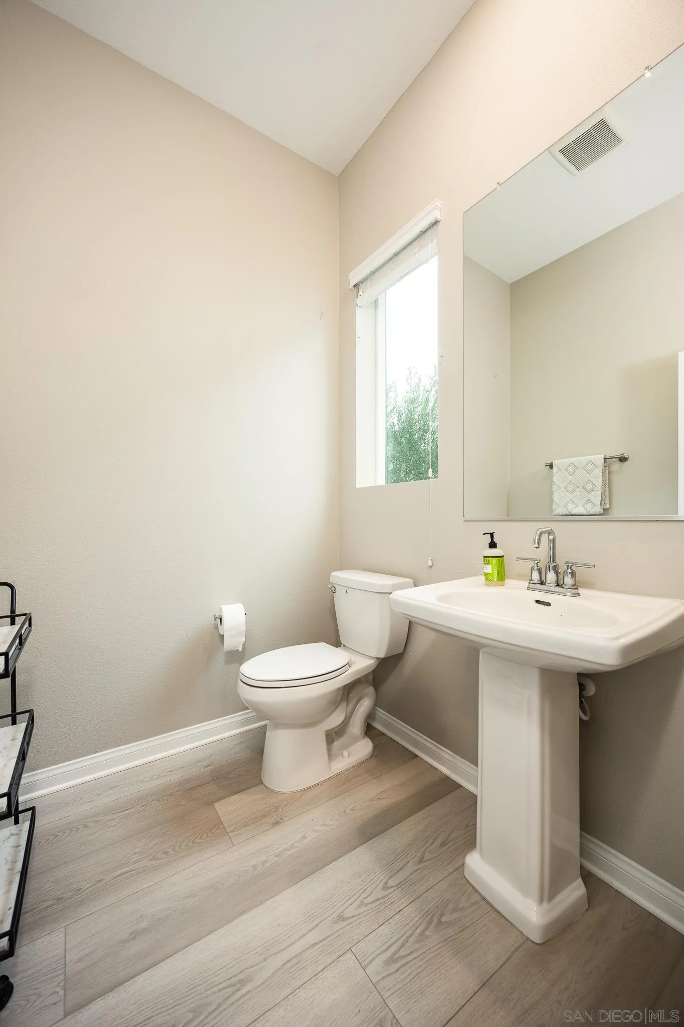Photo #11: 250037978 Listing: Photo #11