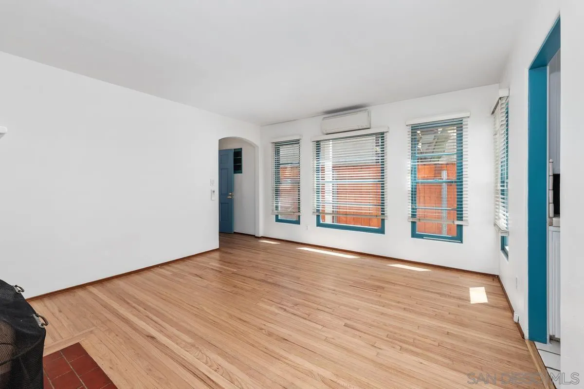https://cdn.realtyfeed.com/cdn/127/250037980/a2f62803b58bee868fb7a52e3f1e9d51.webp