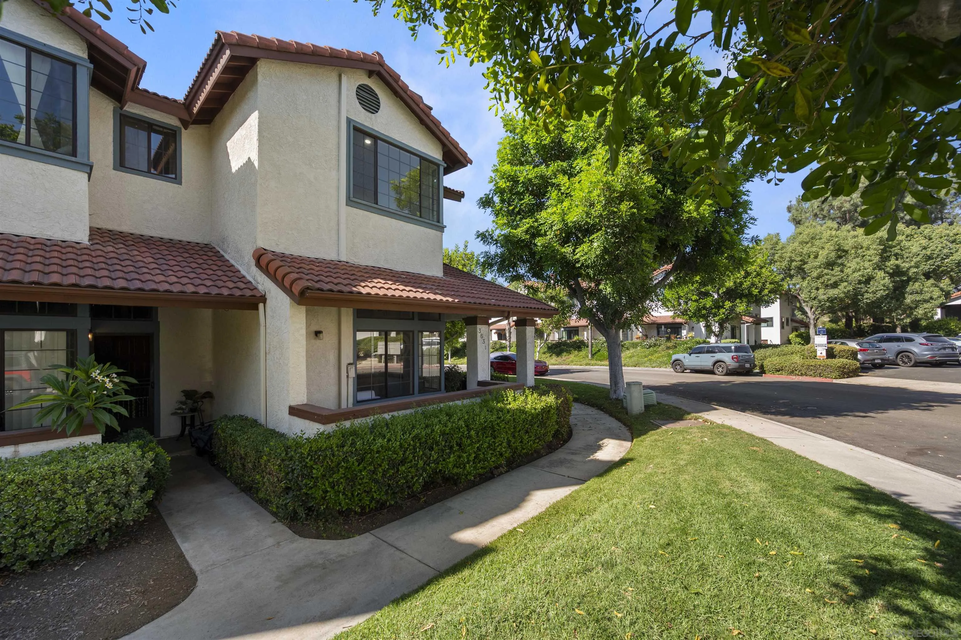 Photo #2: 250037981 Listing 