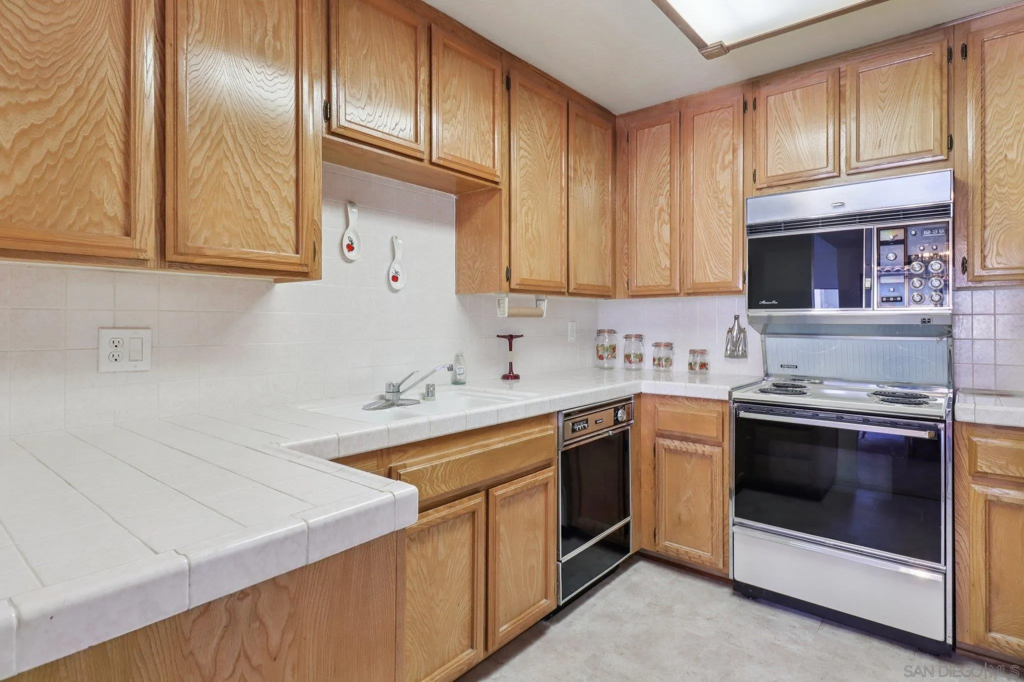 Photo #11: 250037983 Listing: Photo #11