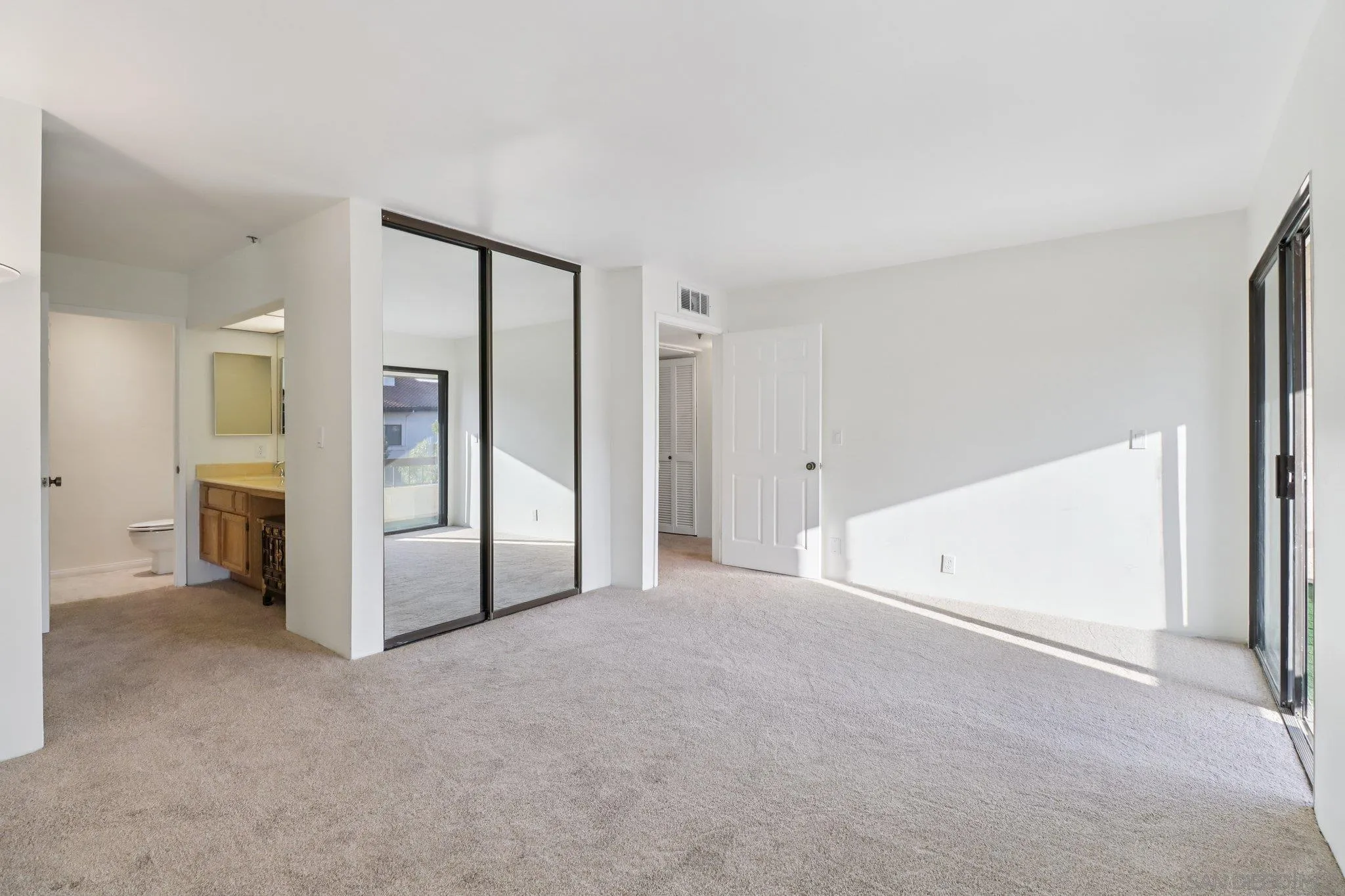 Photo #18: 250037983 Listing: Photo #18