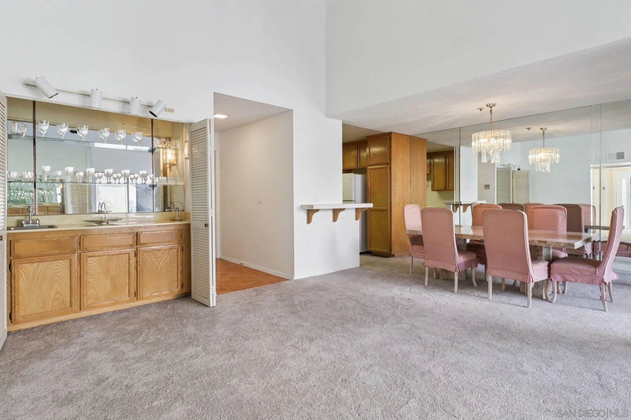 Photo #2: 250037983 Listing 