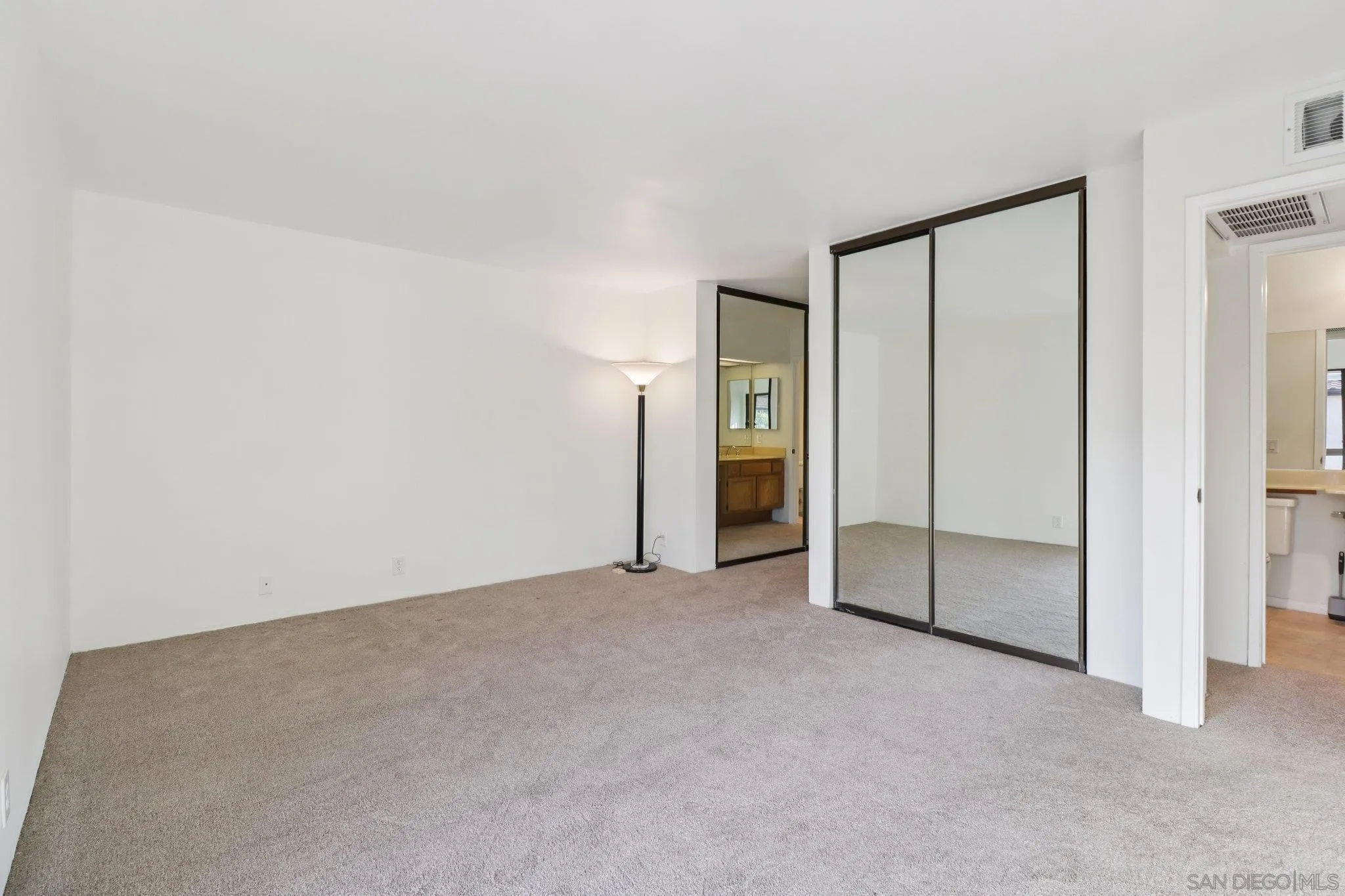 Photo #17: 250037983 Listing: Photo #17