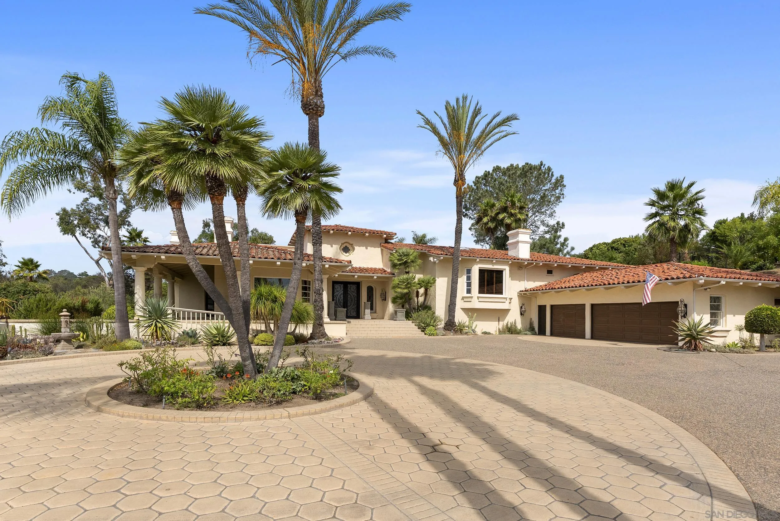 https://cdn.realtyfeed.com/cdn/127/250037988/064a7d2fcb3fbb2b56b2d0307efc6fd2.webp