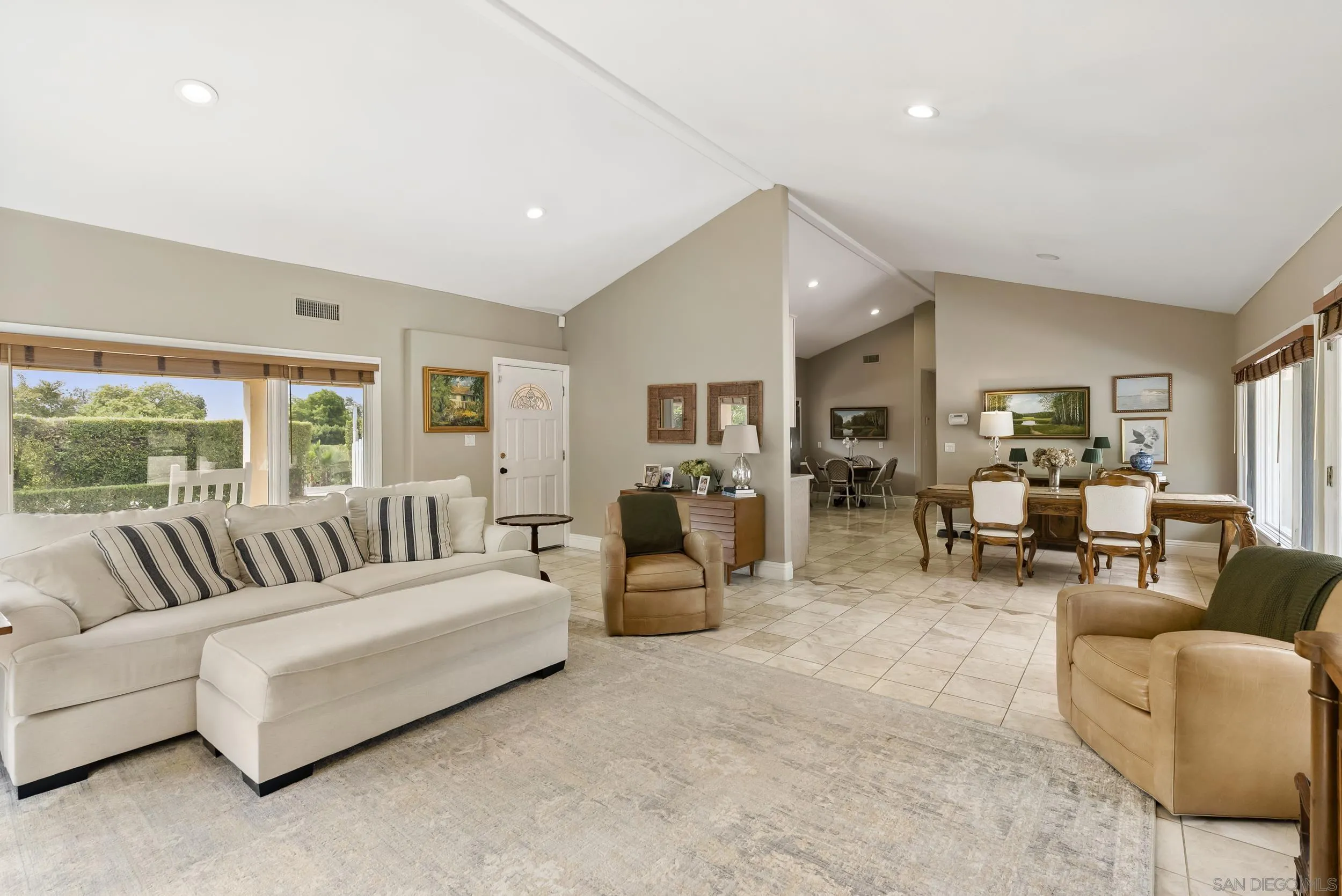 https://cdn.realtyfeed.com/cdn/127/250037988/39b4b905f1a3c2f2c2a0700b05d811f6.webp