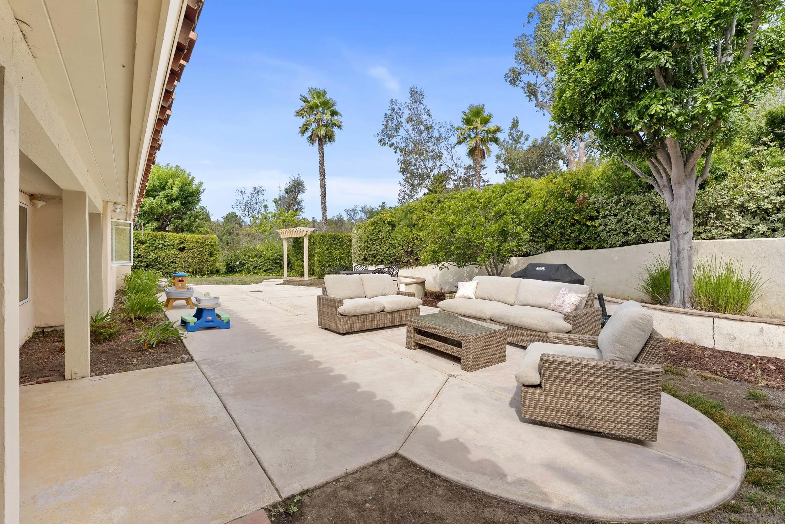 https://cdn.realtyfeed.com/cdn/127/250037988/8fad59176d3b3e9d0b6688d5d6b5f1d3.webp