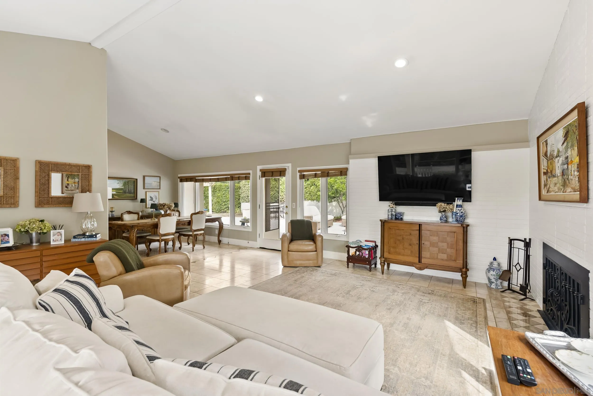 https://cdn.realtyfeed.com/cdn/127/250037988/ab1567fae017e88e07474d24ed2ad564.webp