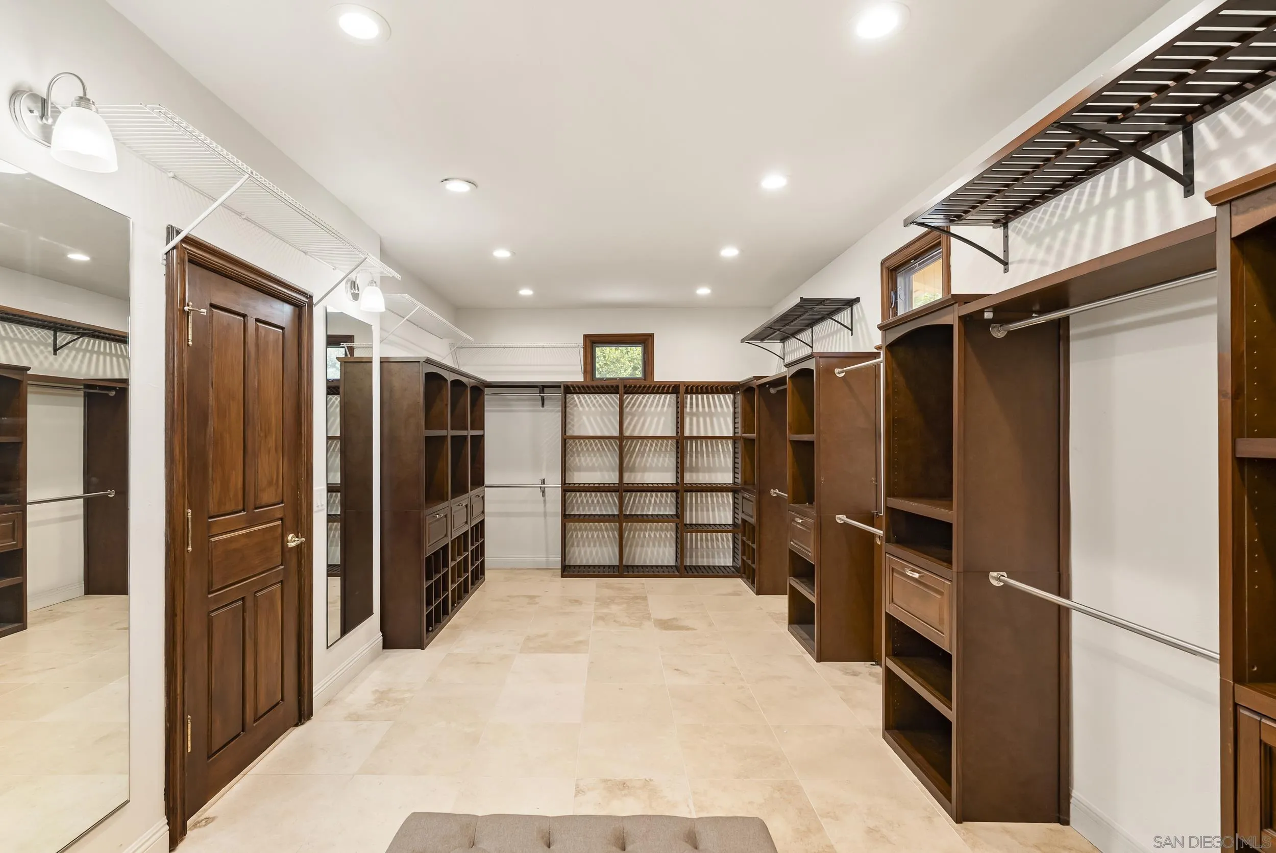 https://cdn.realtyfeed.com/cdn/127/250037988/ccd57b0b0dc3af9bf206590d6893cb37.webp