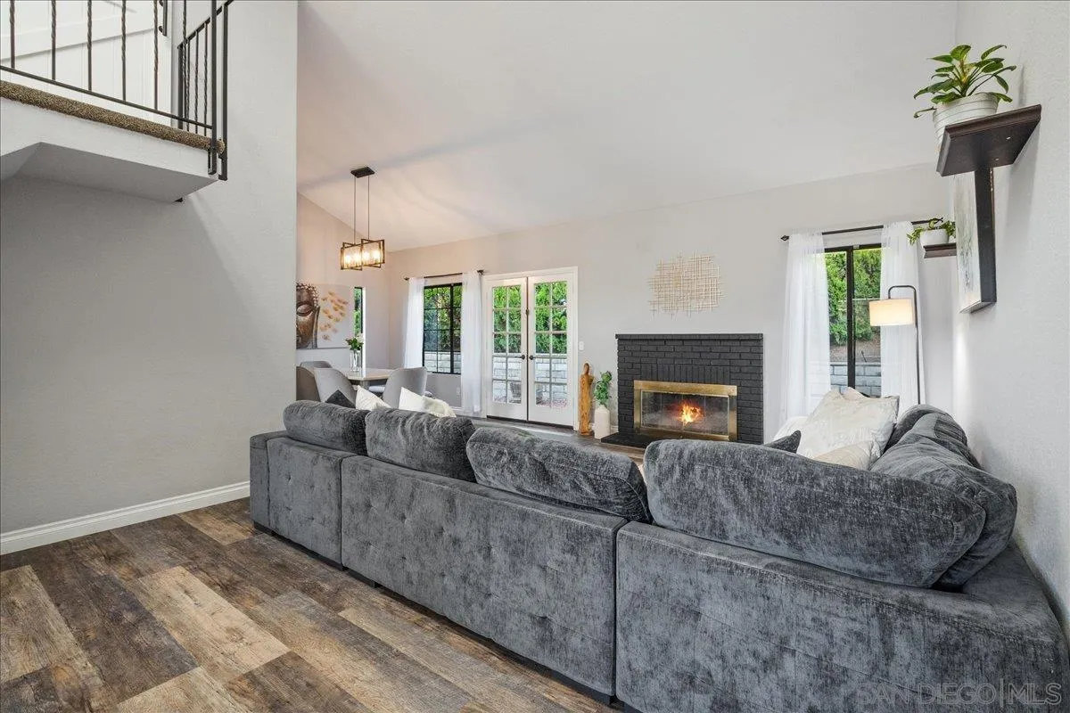 https://cdn.realtyfeed.com/cdn/127/250037992/96cbf2efccec1a0f4c310d7e1c912bd7.webp