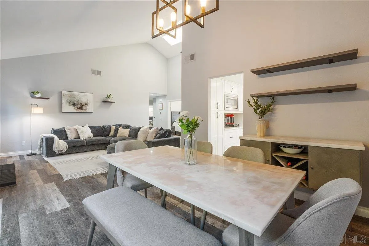 https://cdn.realtyfeed.com/cdn/127/250037992/b425683671086812945cd65beef688fe.webp