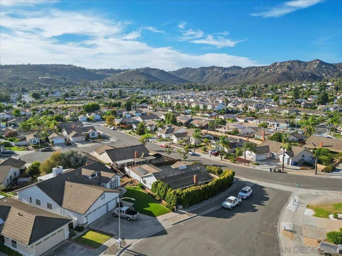 https://cdn.realtyfeed.com/cdn/127/250037992/de55e8763defbc73a46172823b7e8bea.webp