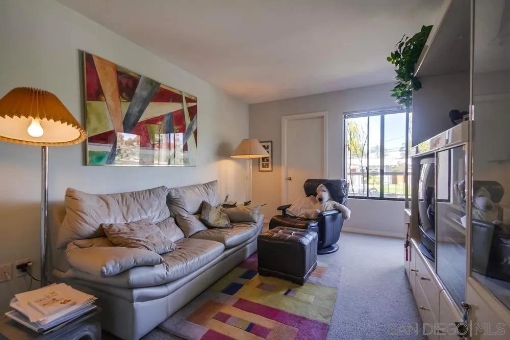 https://cdn.realtyfeed.com/cdn/127/250037994/b3cb7781a07214996964fc84ca7c31d0.webp