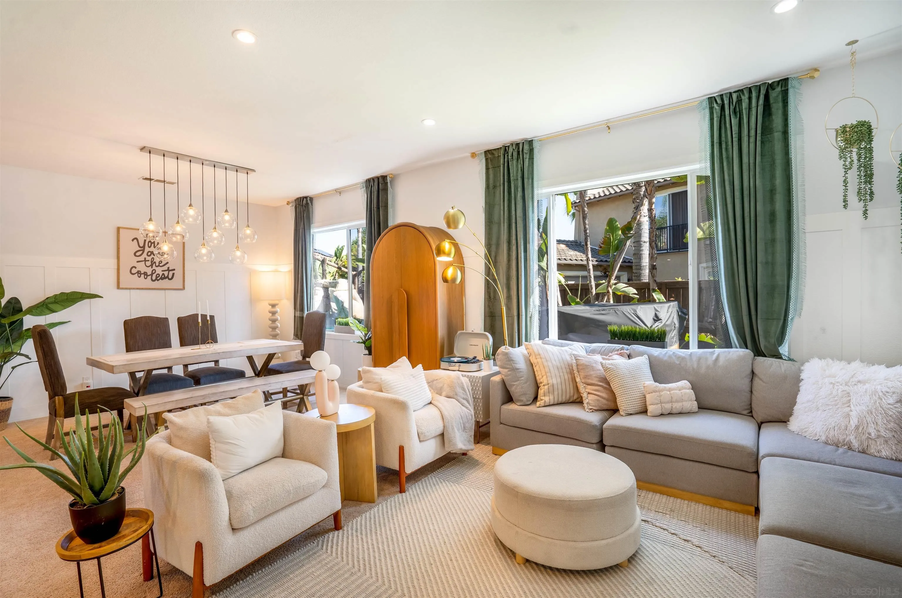 https://cdn.realtyfeed.com/cdn/127/250037996/00c37c0ff346f1c543dcda90ffc0d427.webp