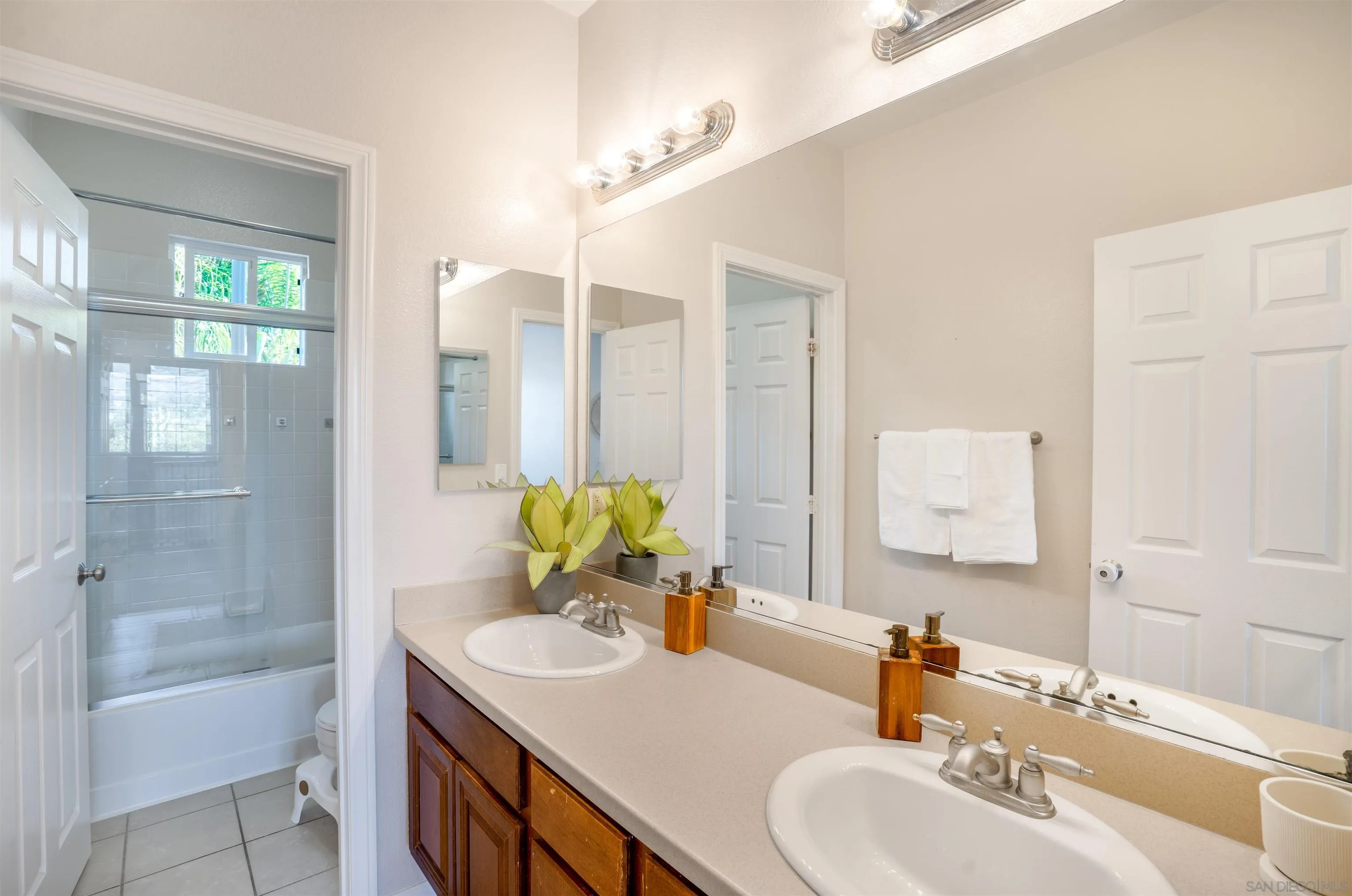 https://cdn.realtyfeed.com/cdn/127/250037996/0896ffce5b1f06706903c6d0c05e18d6.webp