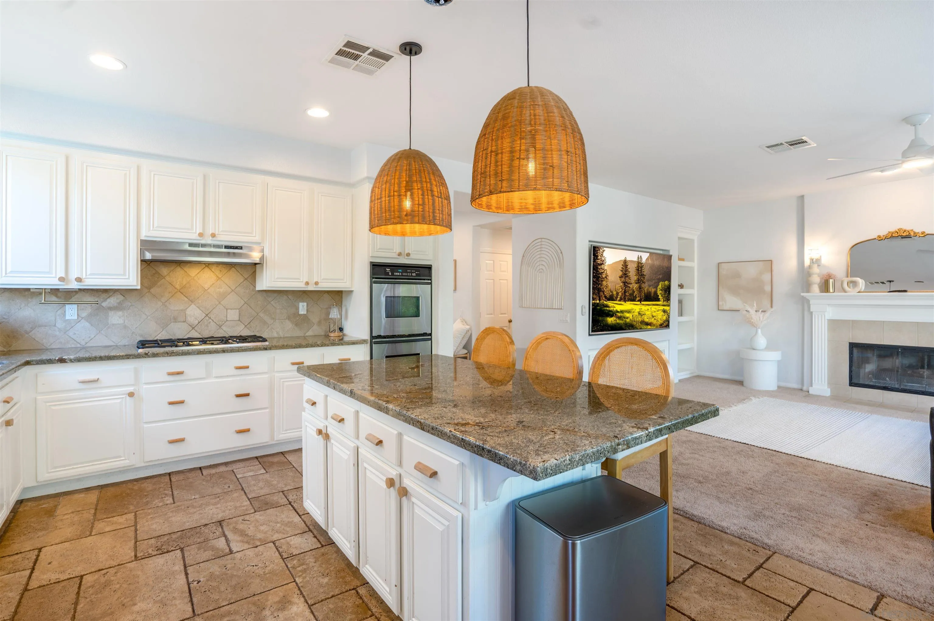 https://cdn.realtyfeed.com/cdn/127/250037996/cb5bb1ef618153f69965af36d42e712b.webp