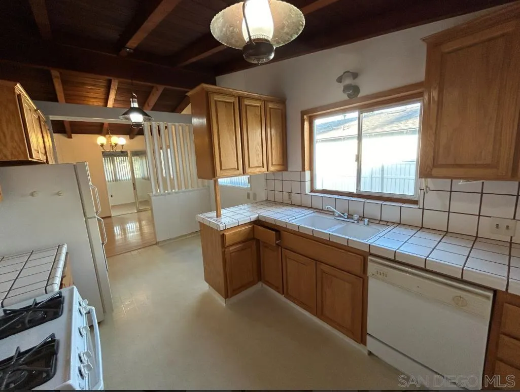 https://cdn.realtyfeed.com/cdn/127/250037999/495f5964b57b546433ec6f27bd5355cd.webp