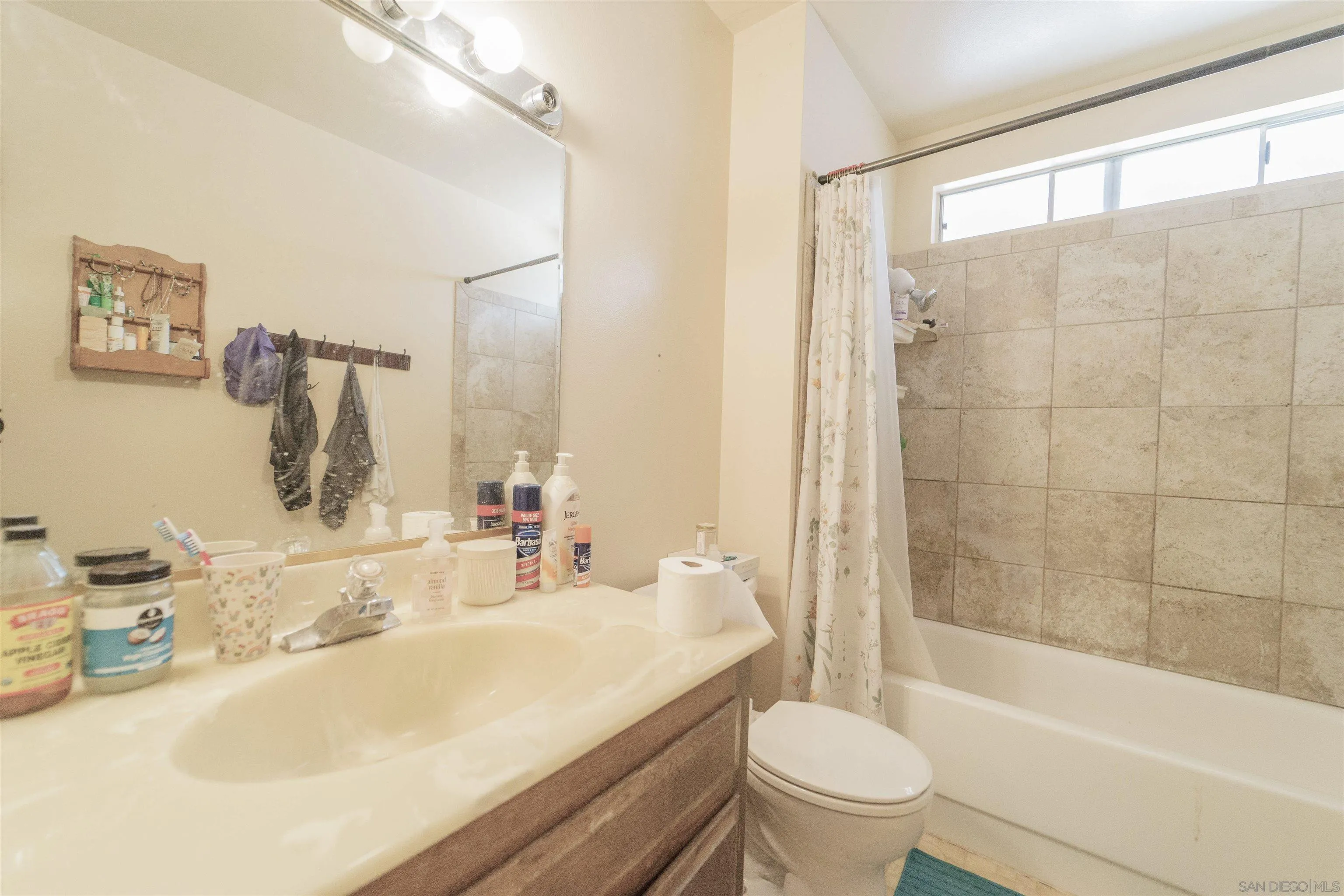 https://cdn.realtyfeed.com/cdn/127/250038000/dba418e24bc702dbcf408bce683f9e01.webp