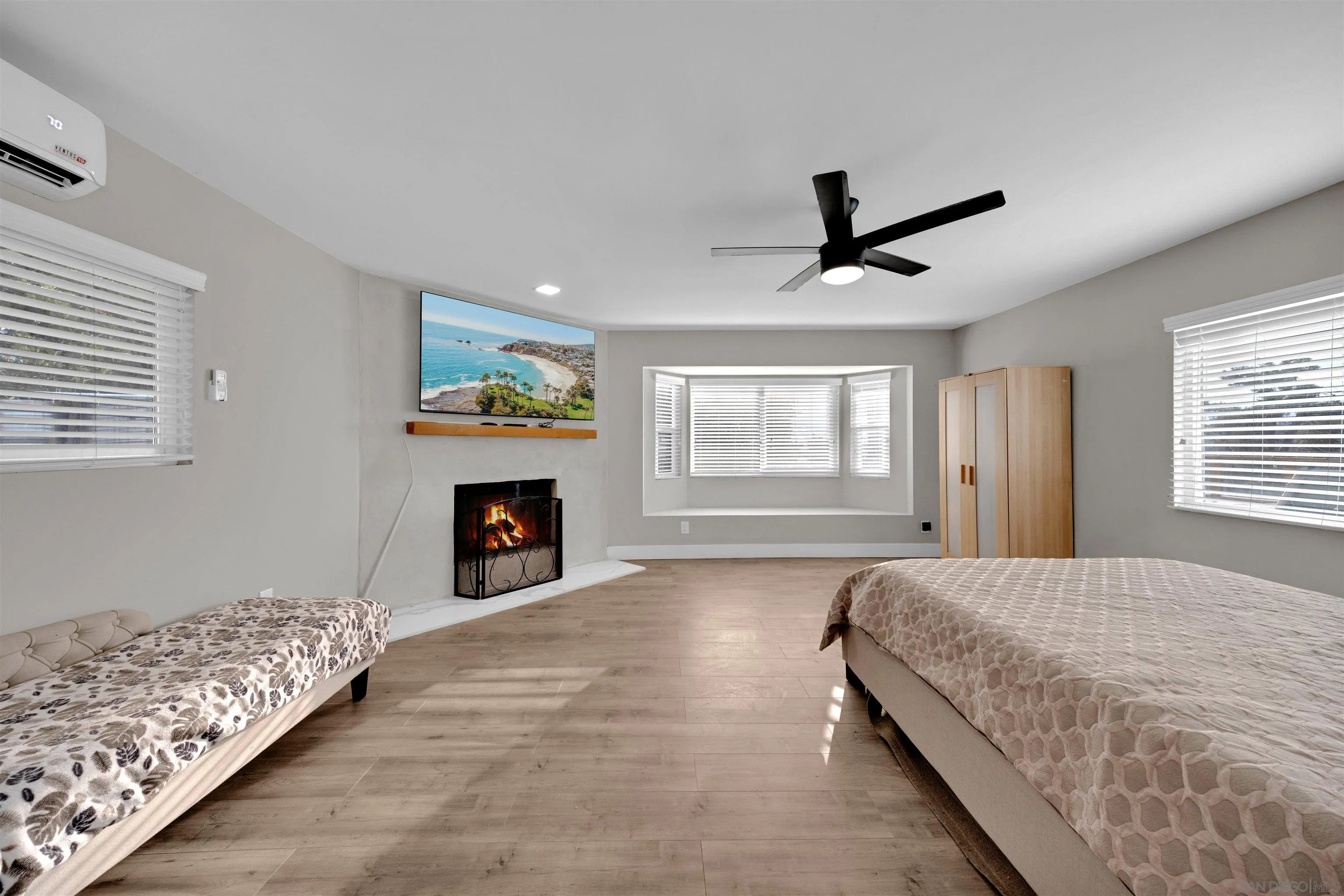 https://cdn.realtyfeed.com/cdn/127/250038006/9f8c711721c0a1a54a12520e04190a8c.webp