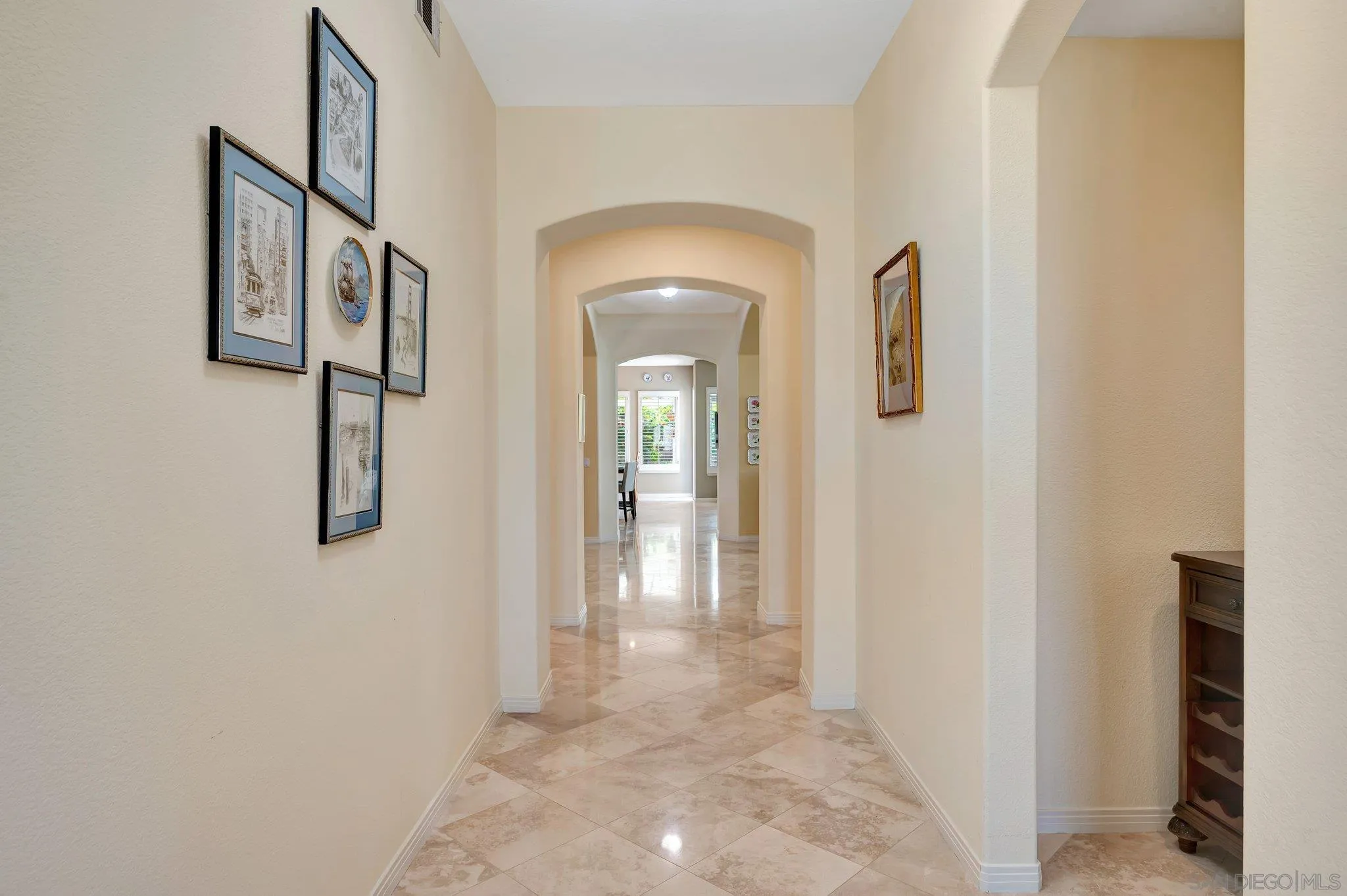 https://cdn.realtyfeed.com/cdn/127/250038007/581062bf8c43ac0a093a9629ca011ddd.webp
