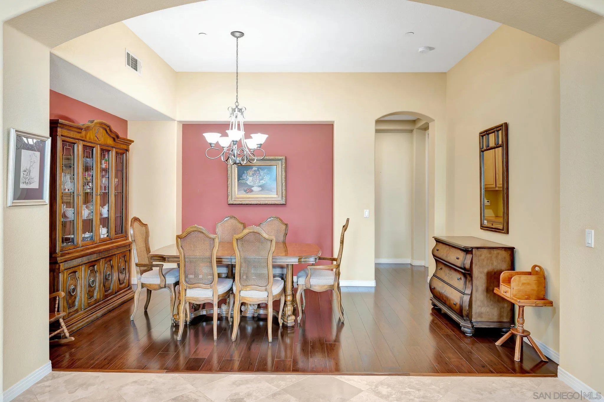 https://cdn.realtyfeed.com/cdn/127/250038007/5d587d4ebb74f113622f4f962f5477f4.webp