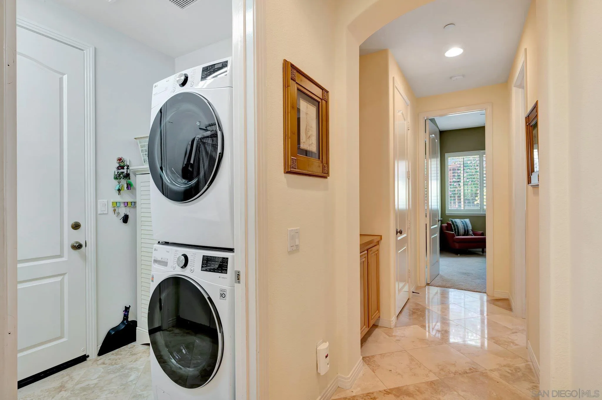 https://cdn.realtyfeed.com/cdn/127/250038007/dd8c58d66e553dc44143df3a5417a9c5.webp
