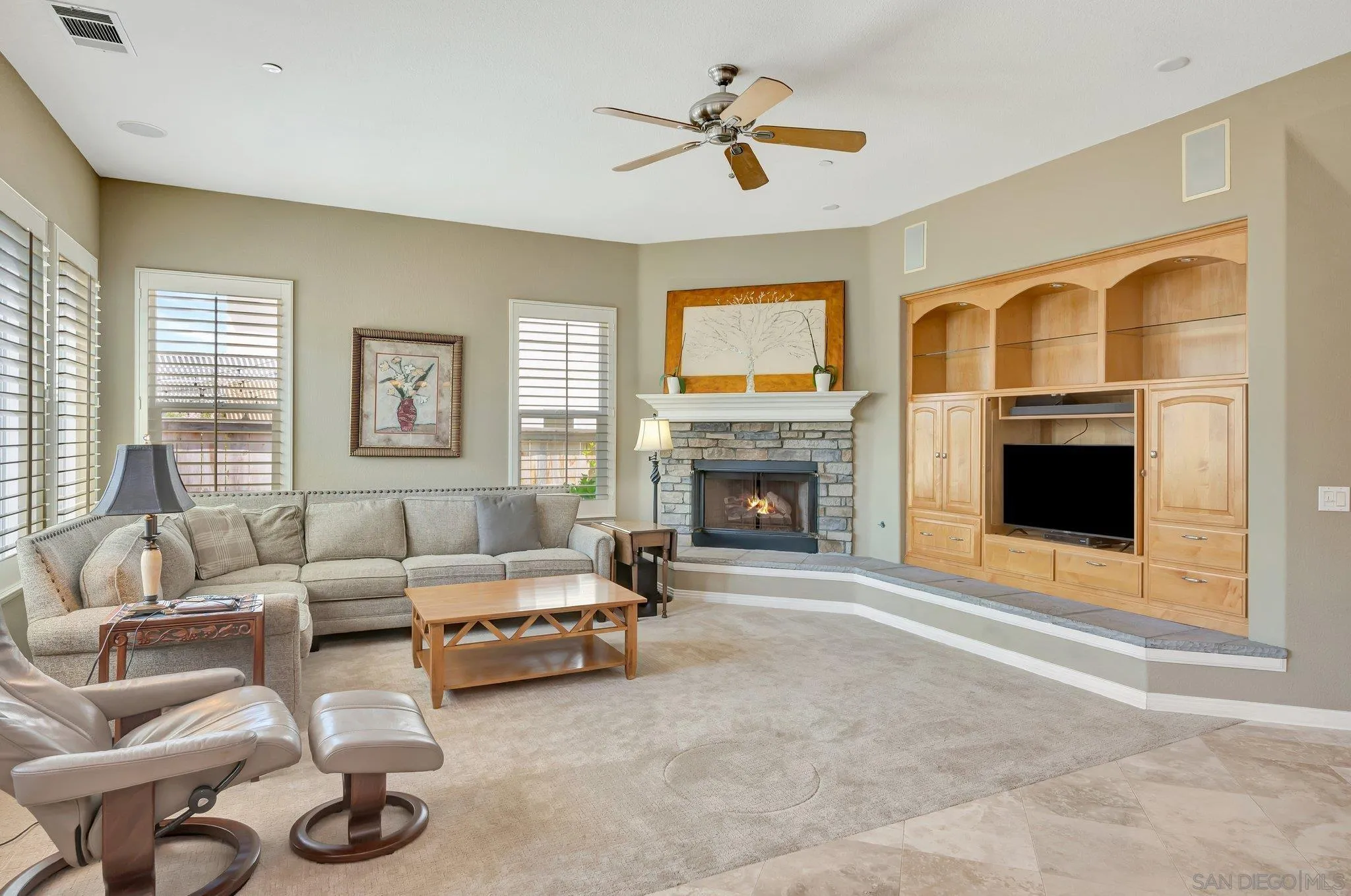https://cdn.realtyfeed.com/cdn/127/250038007/e410dfd8c6d24520ba3d29a398c542de.webp