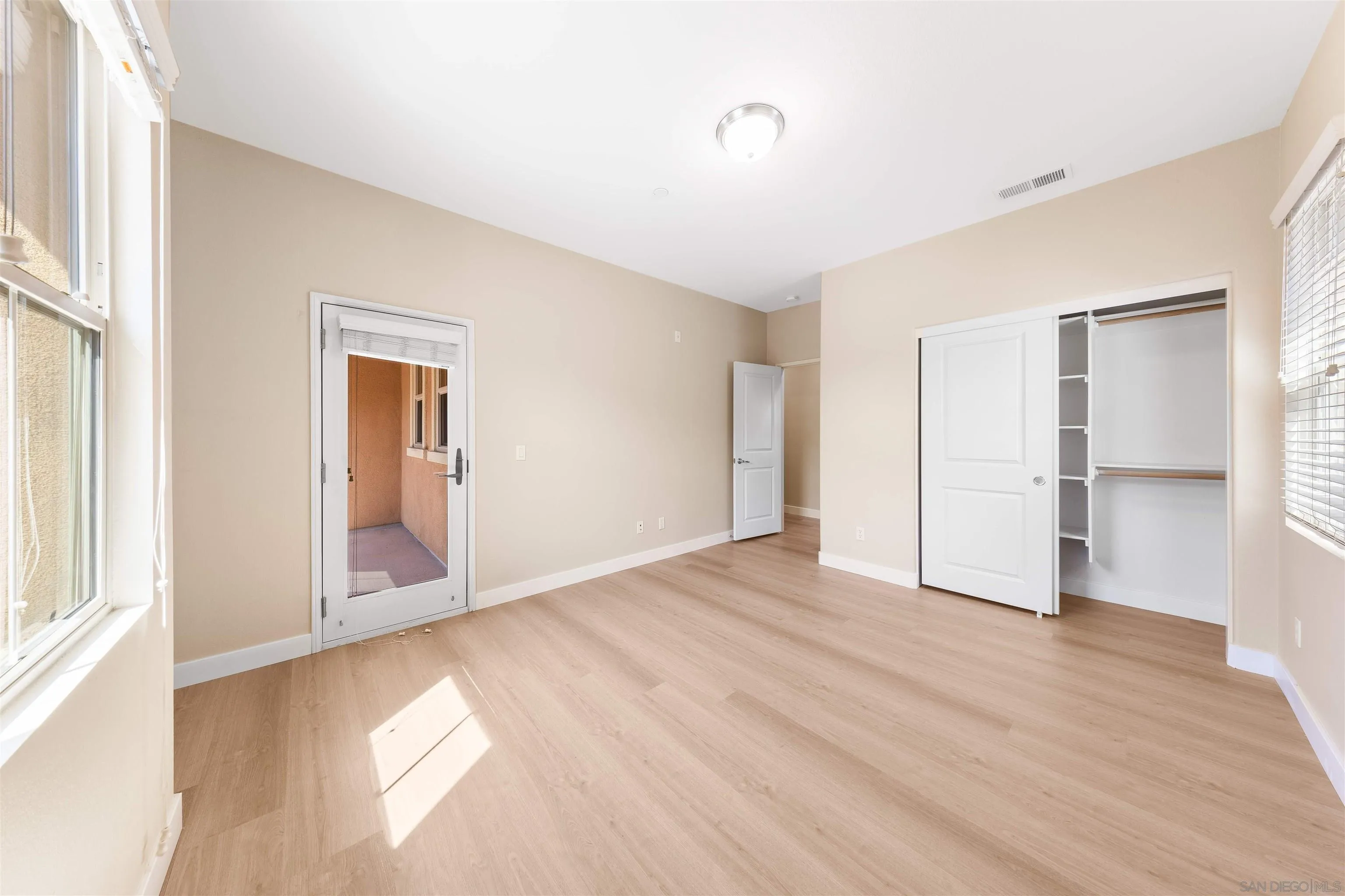 https://cdn.realtyfeed.com/cdn/127/250038012/07c1b4df03f9bd9f5cc04b13c94cbe23.webp