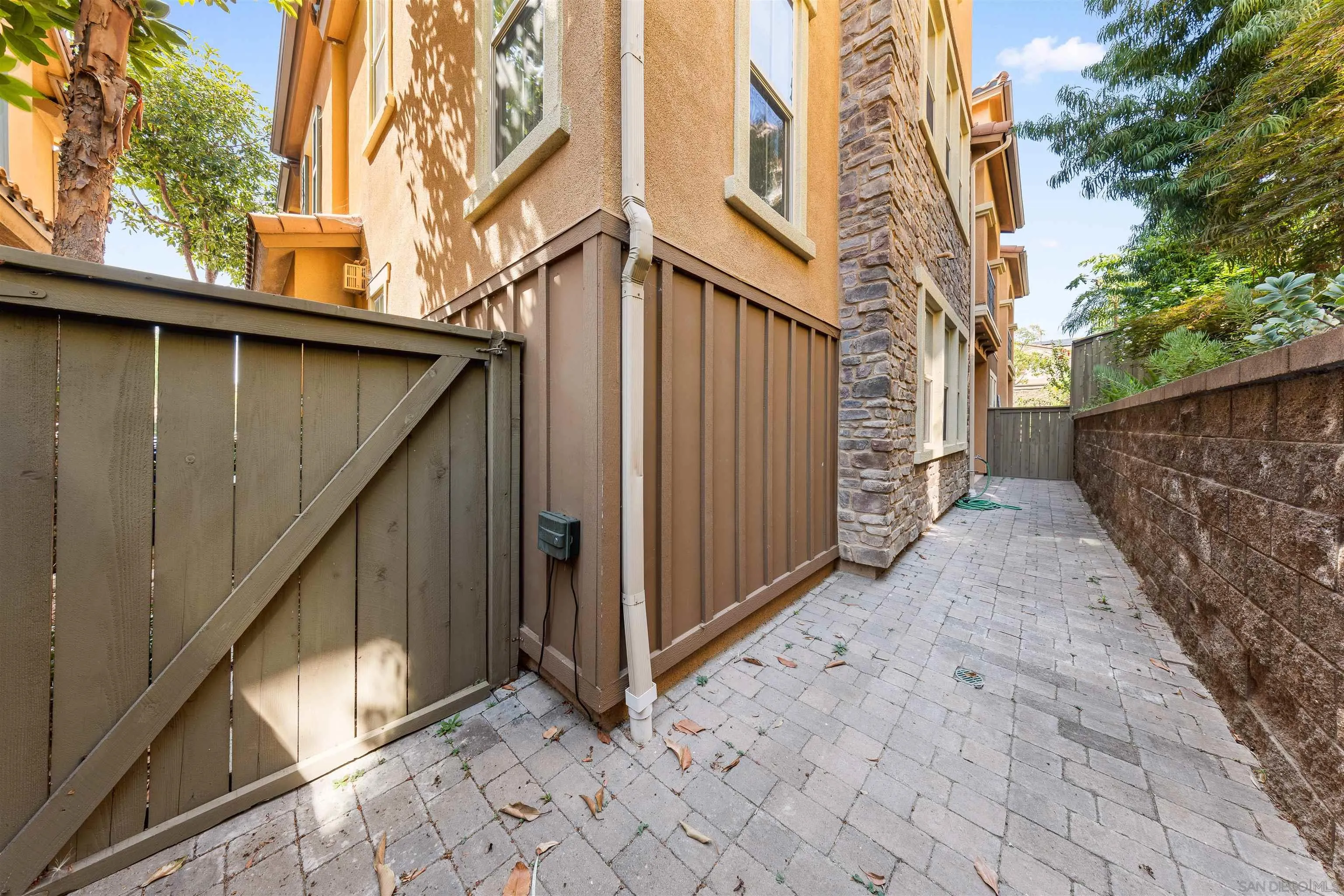 https://cdn.realtyfeed.com/cdn/127/250038012/12bba6821d45e27cfce24c0d7aa6b6e4.webp