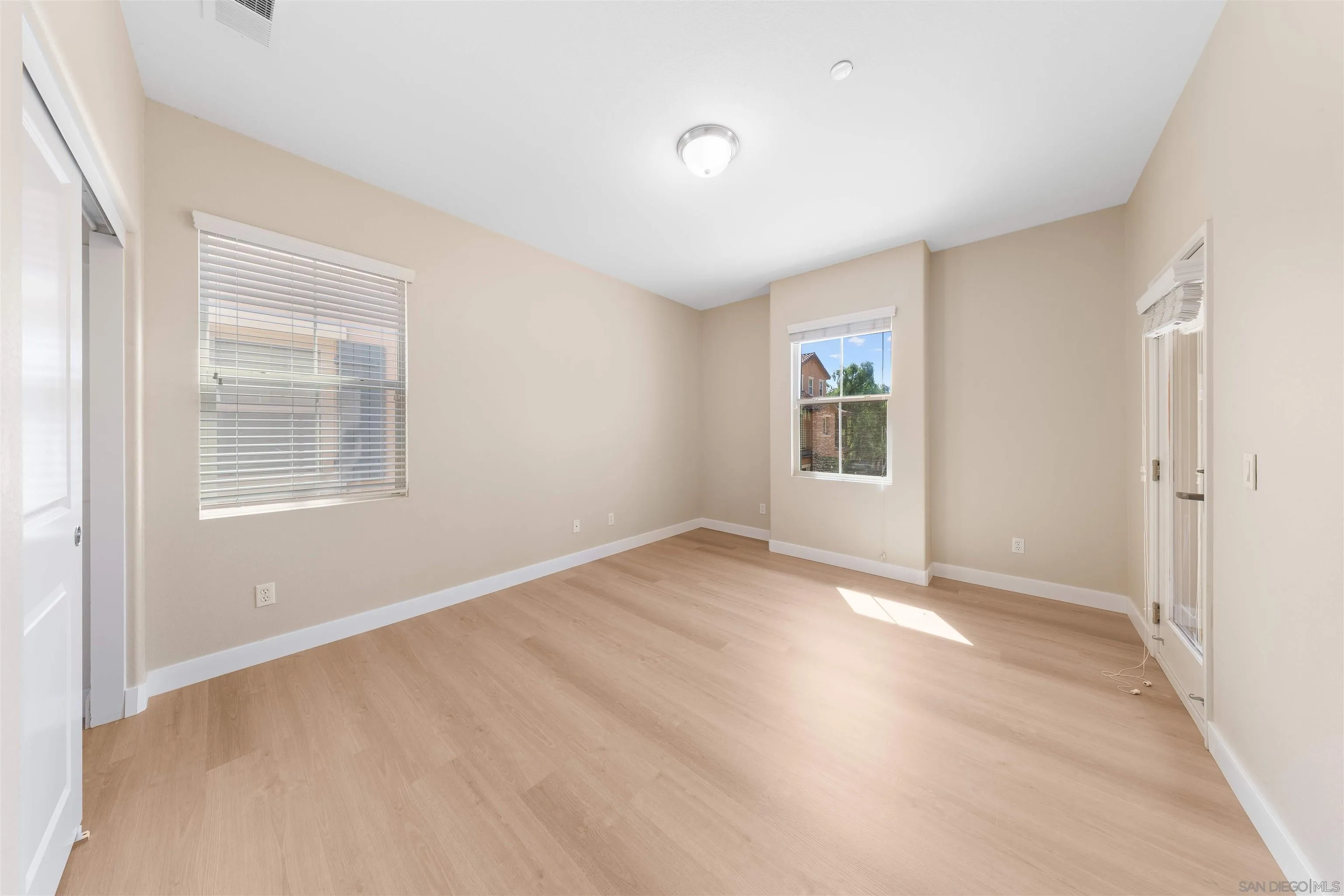 https://cdn.realtyfeed.com/cdn/127/250038012/208f9a7c5f0a369849aa166d7e932c4f.webp
